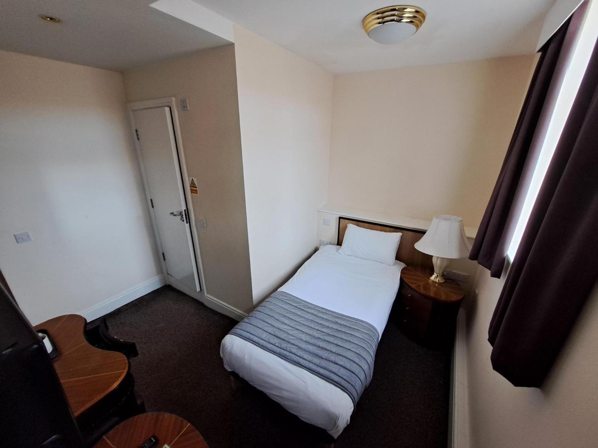 Single Room - Photo 1