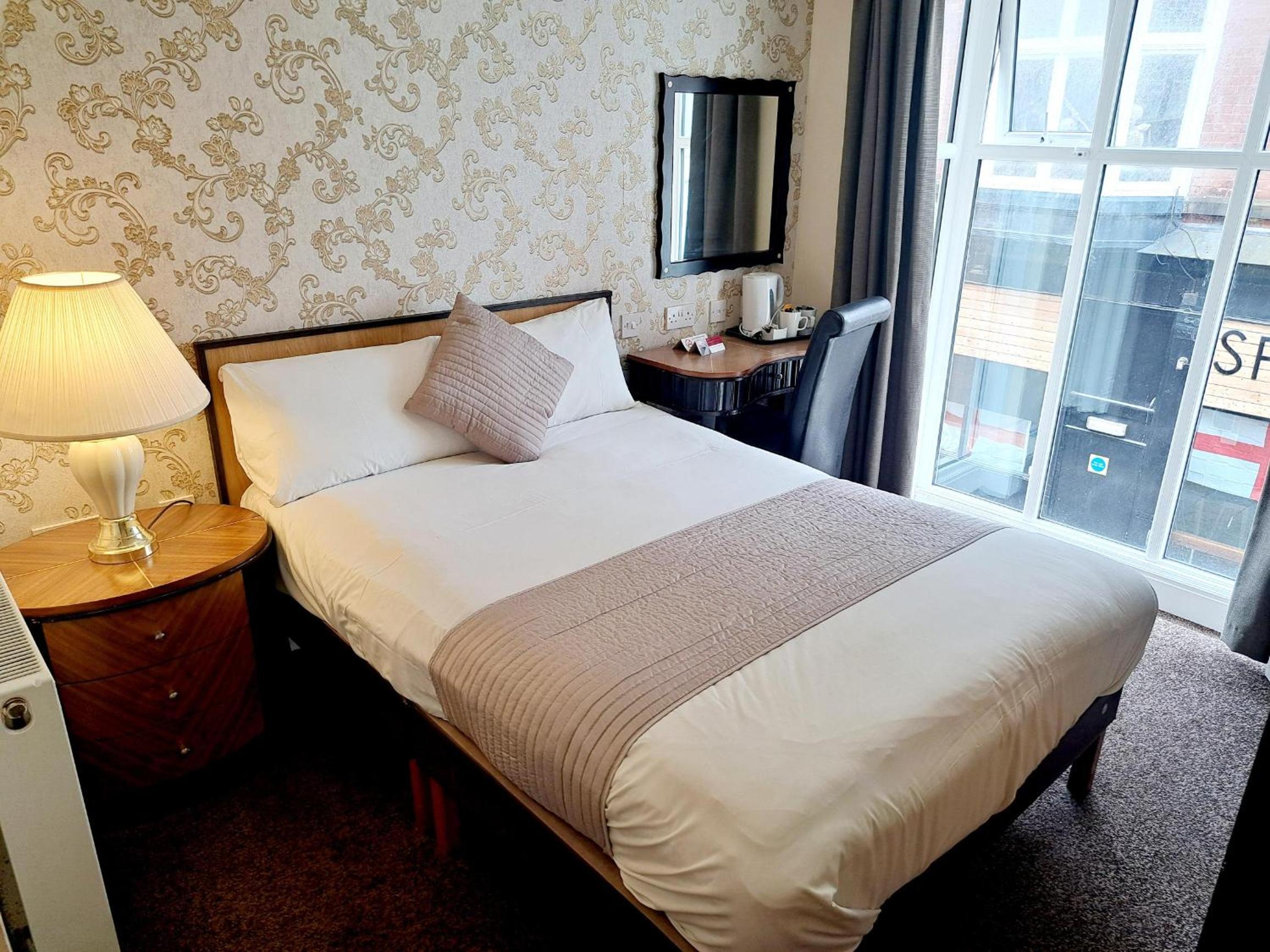 Double Room - Photo 10