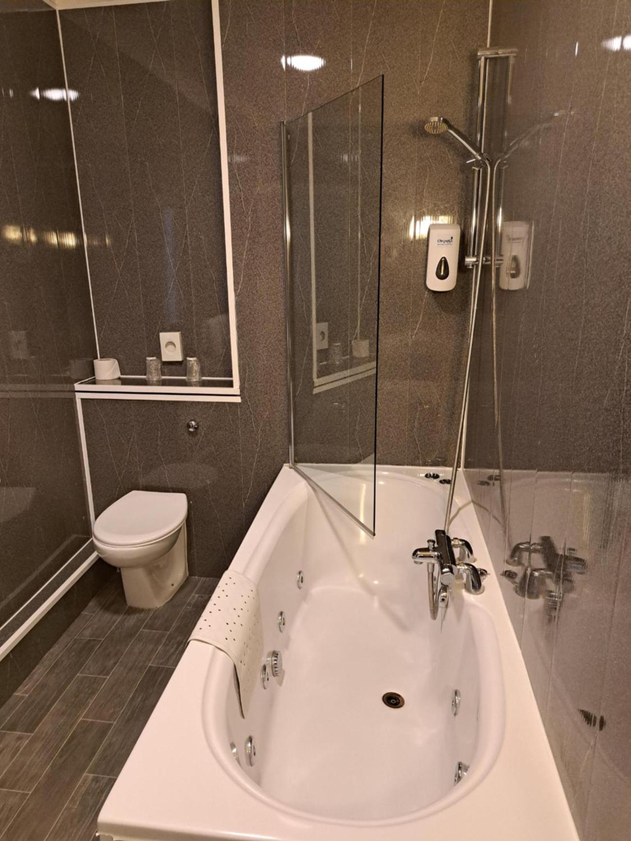Double Room - Photo 7