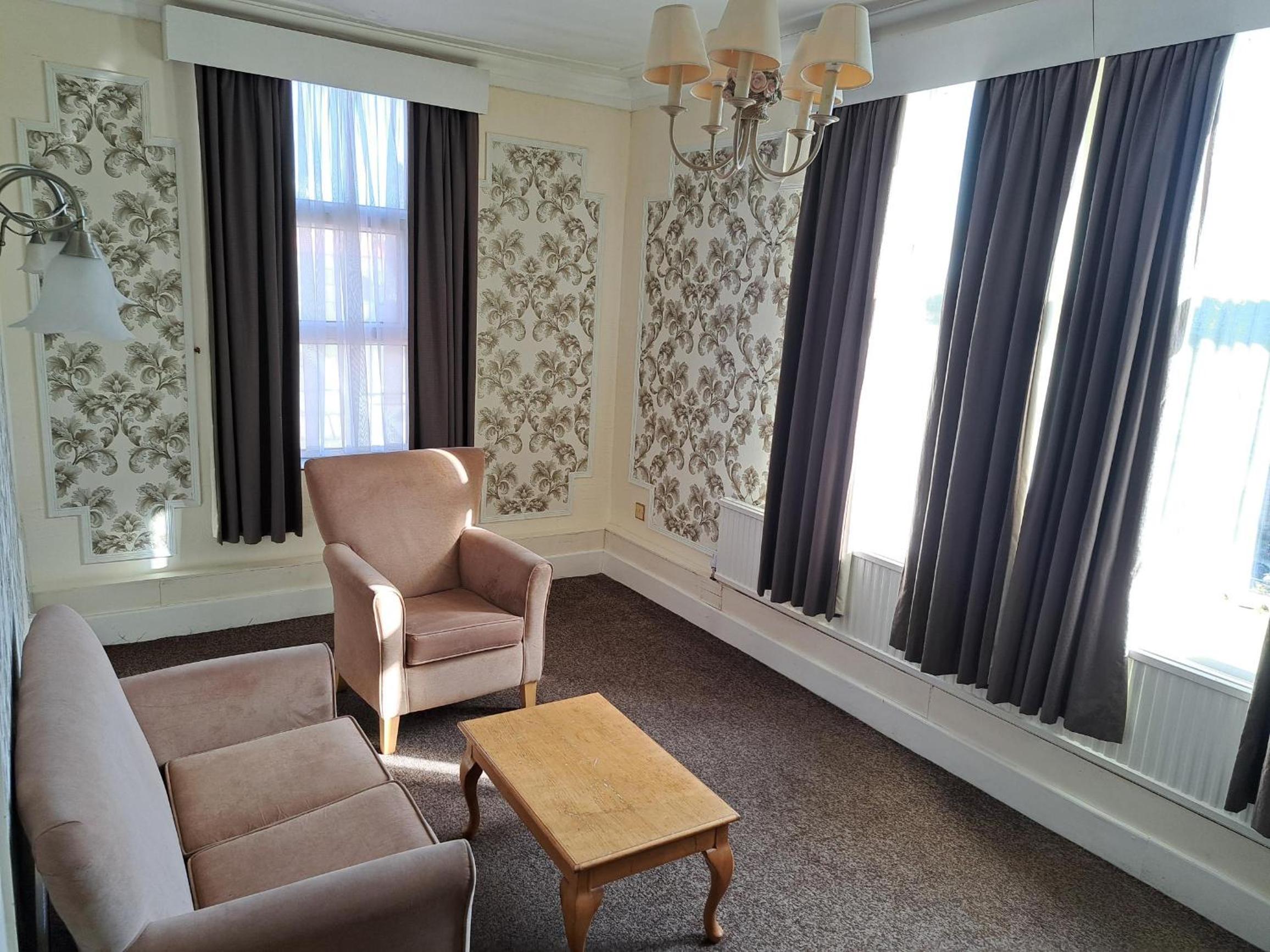 Suite - Photo 2