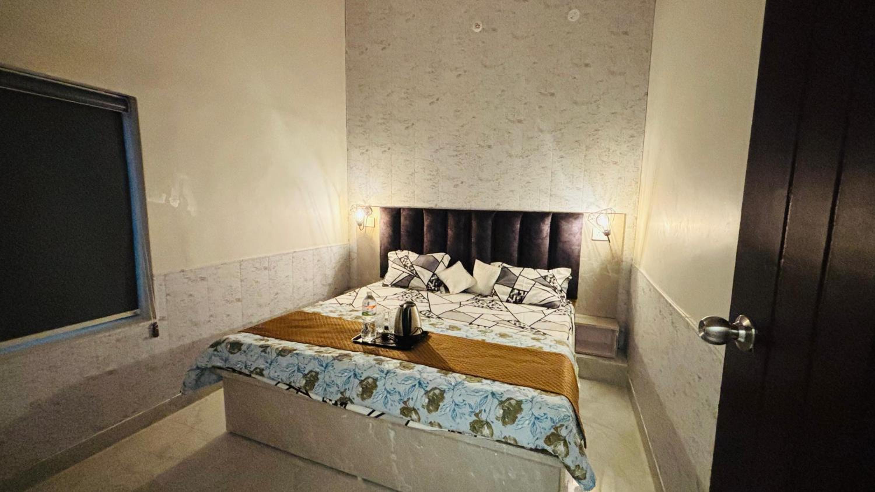 Budget Double Room photo 3