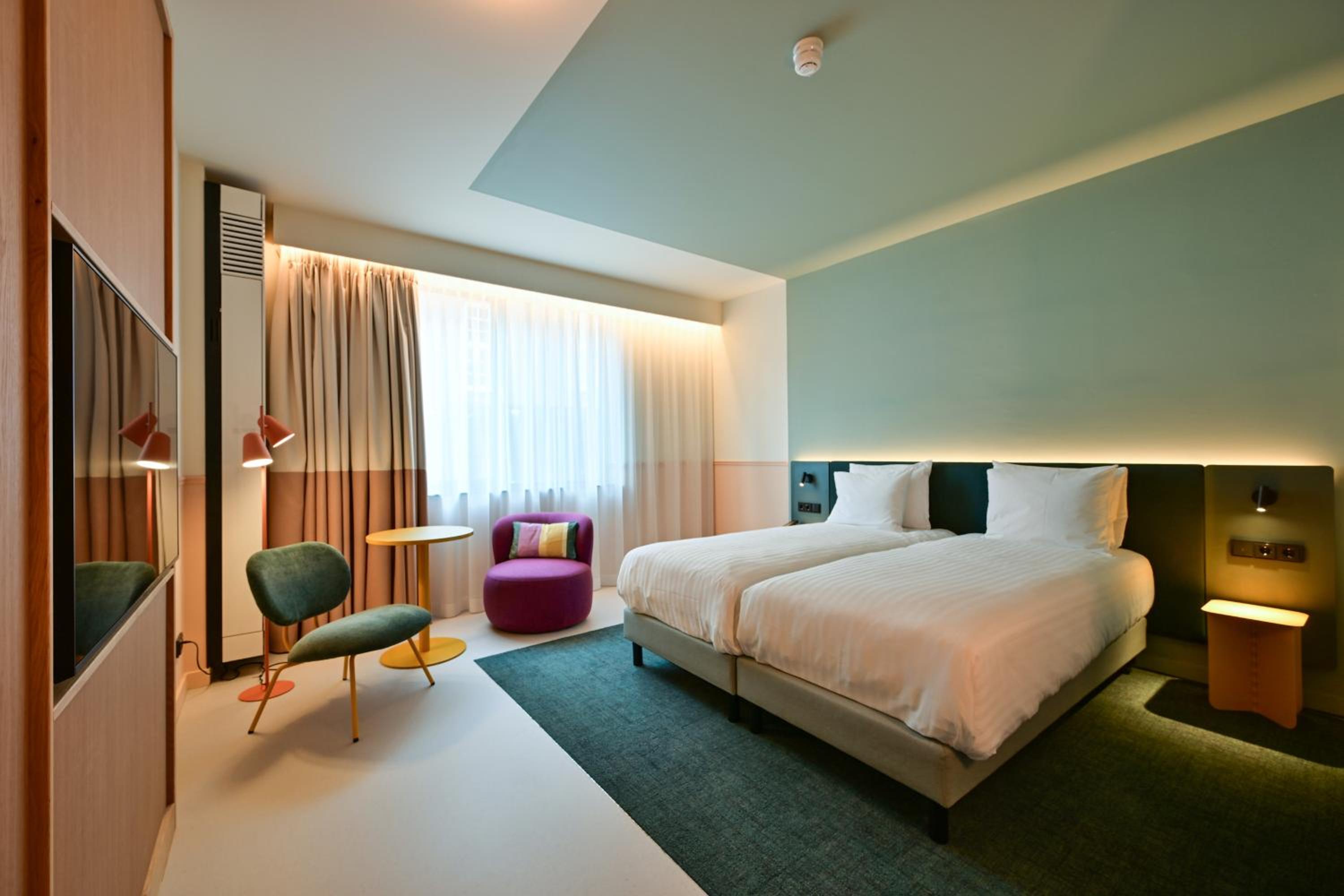 Deluxe King Room photo 1