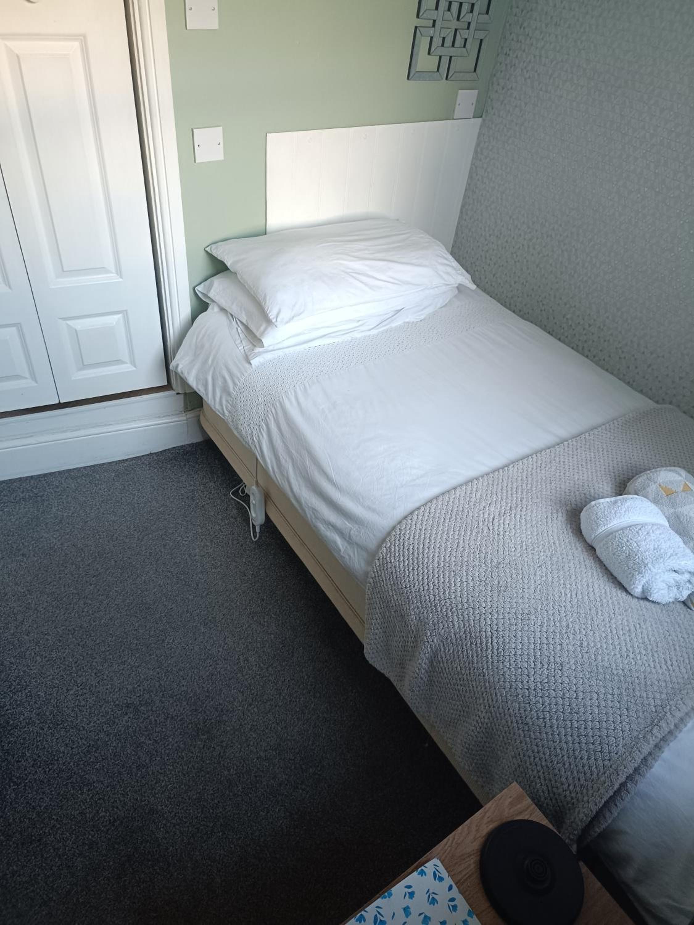 Small Single Room photo 1