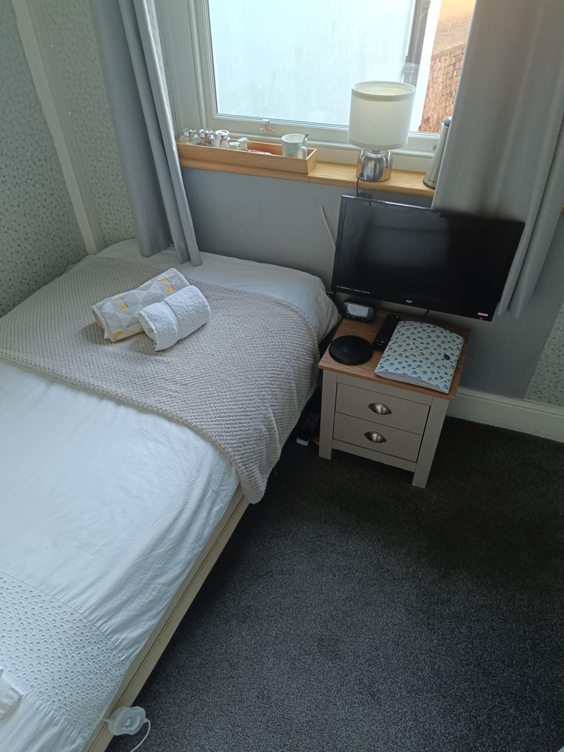 Small Single Room photo 2