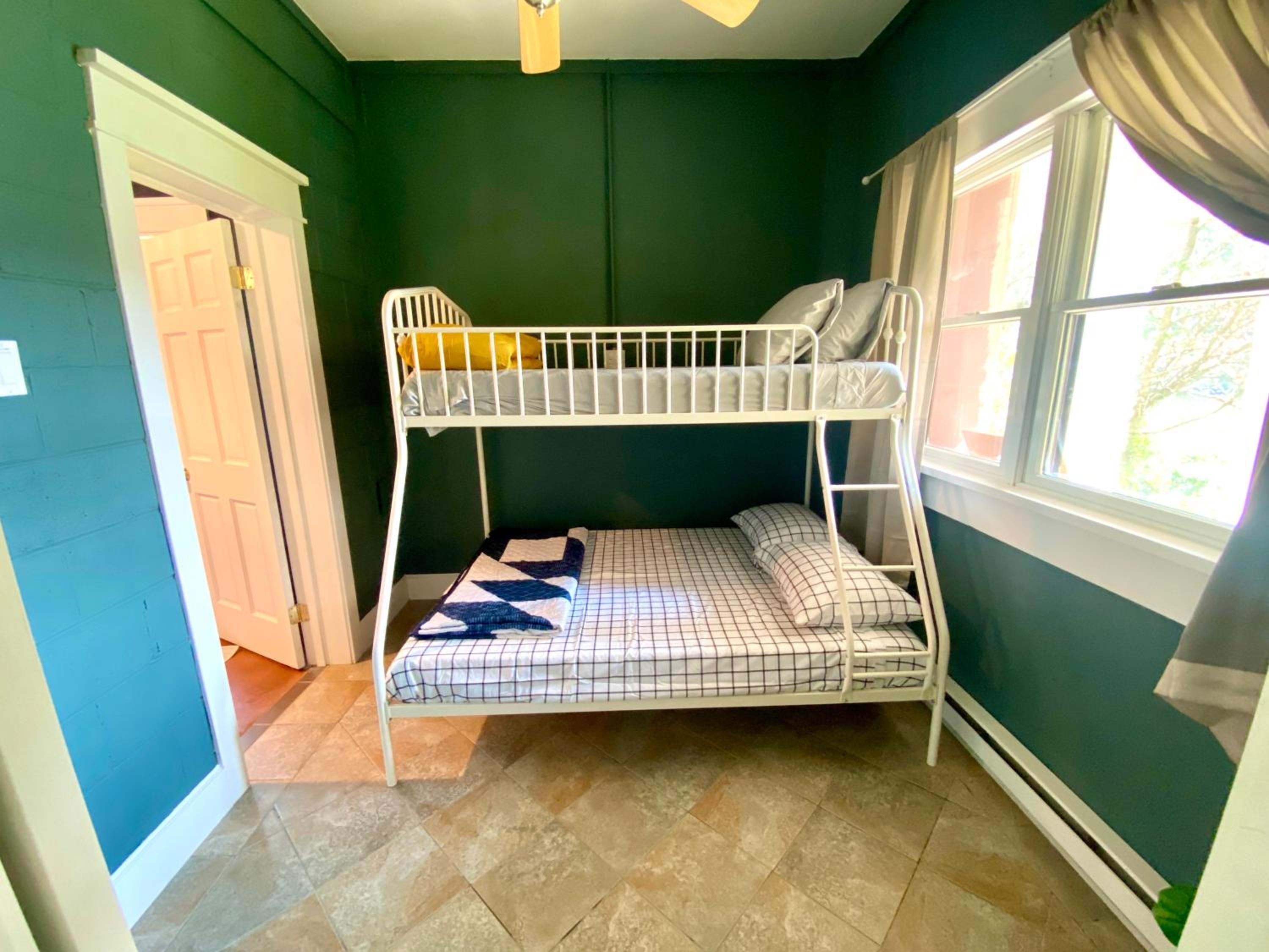 Four-Bedroom House photo 1