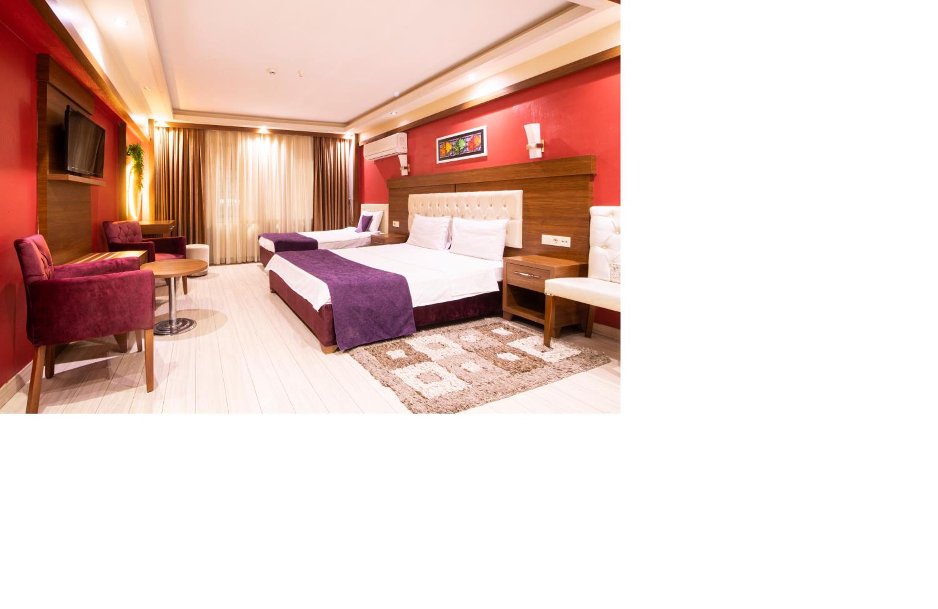 Deluxe Triple Room photo 2