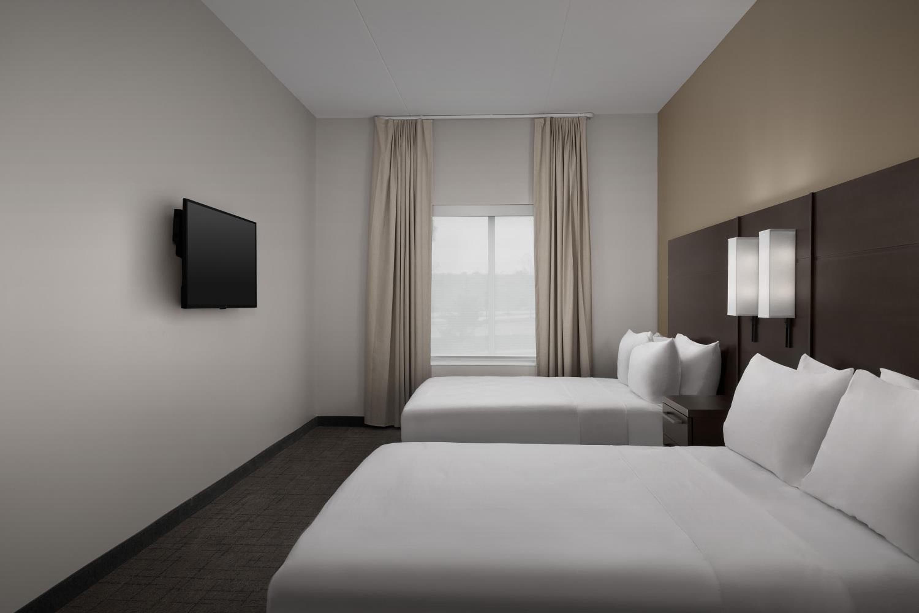 One-Bedroom Queen Suite - Hearing Accessible photo 1