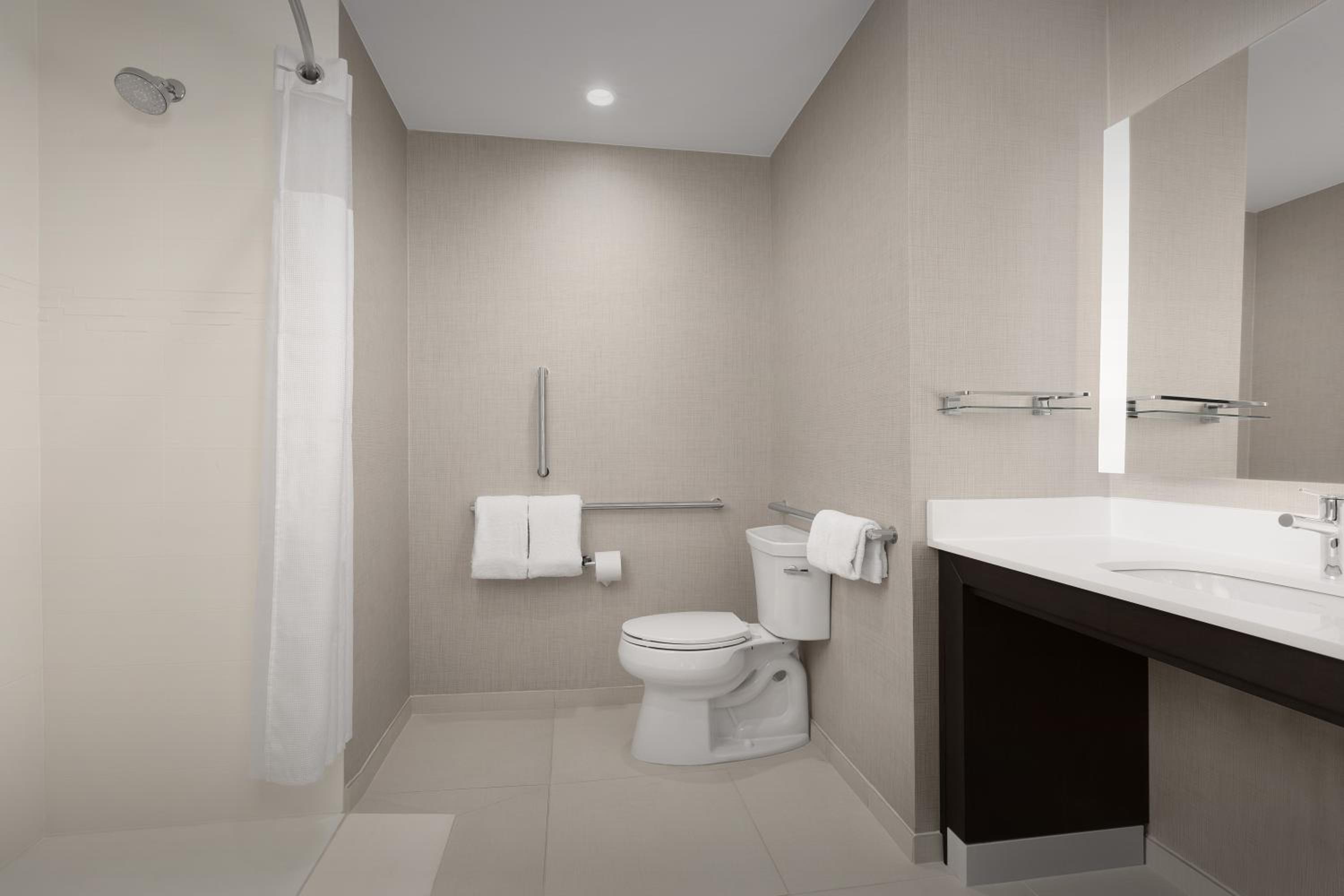 One-Bedroom Queen Suite - Mobility Accessible with Roll-In Shower photo 2