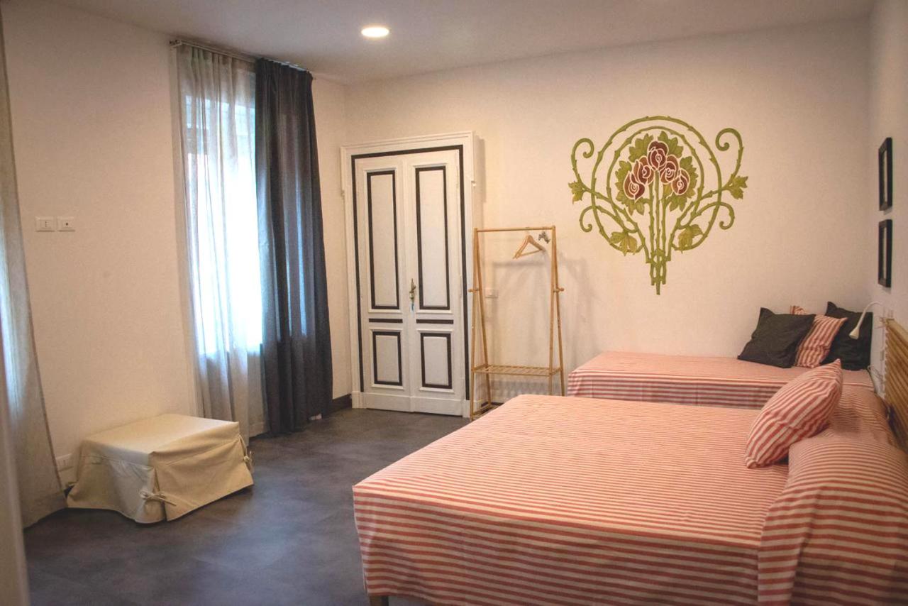 Deluxe King Room - Photo 5