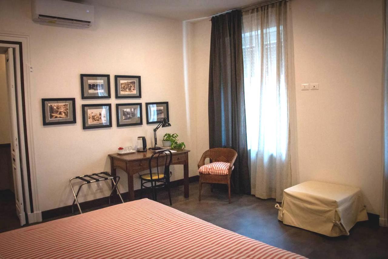 Deluxe King Room - Photo 3