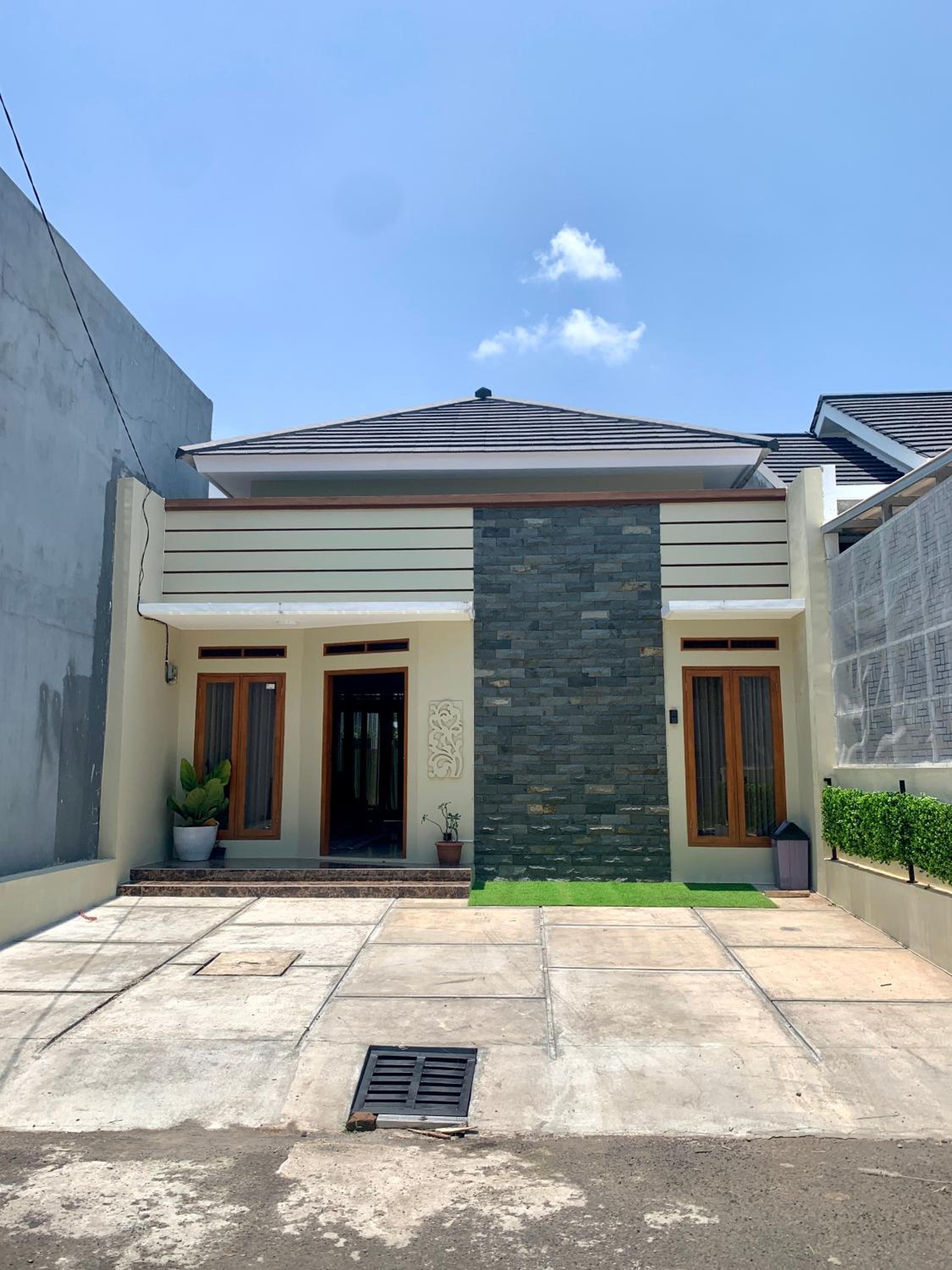 Three-Bedroom House - Photo 19