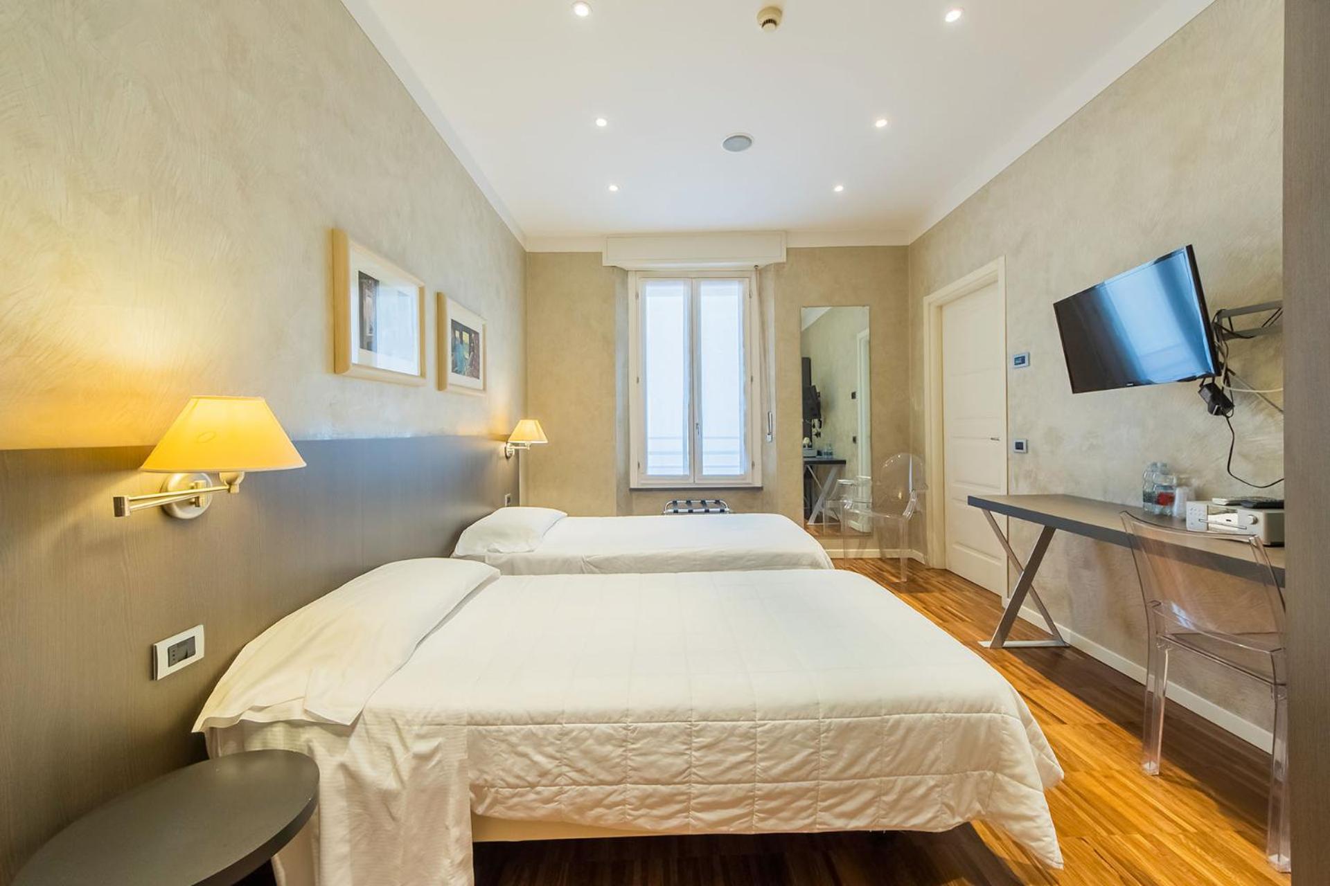 Twin Room - Photo 3