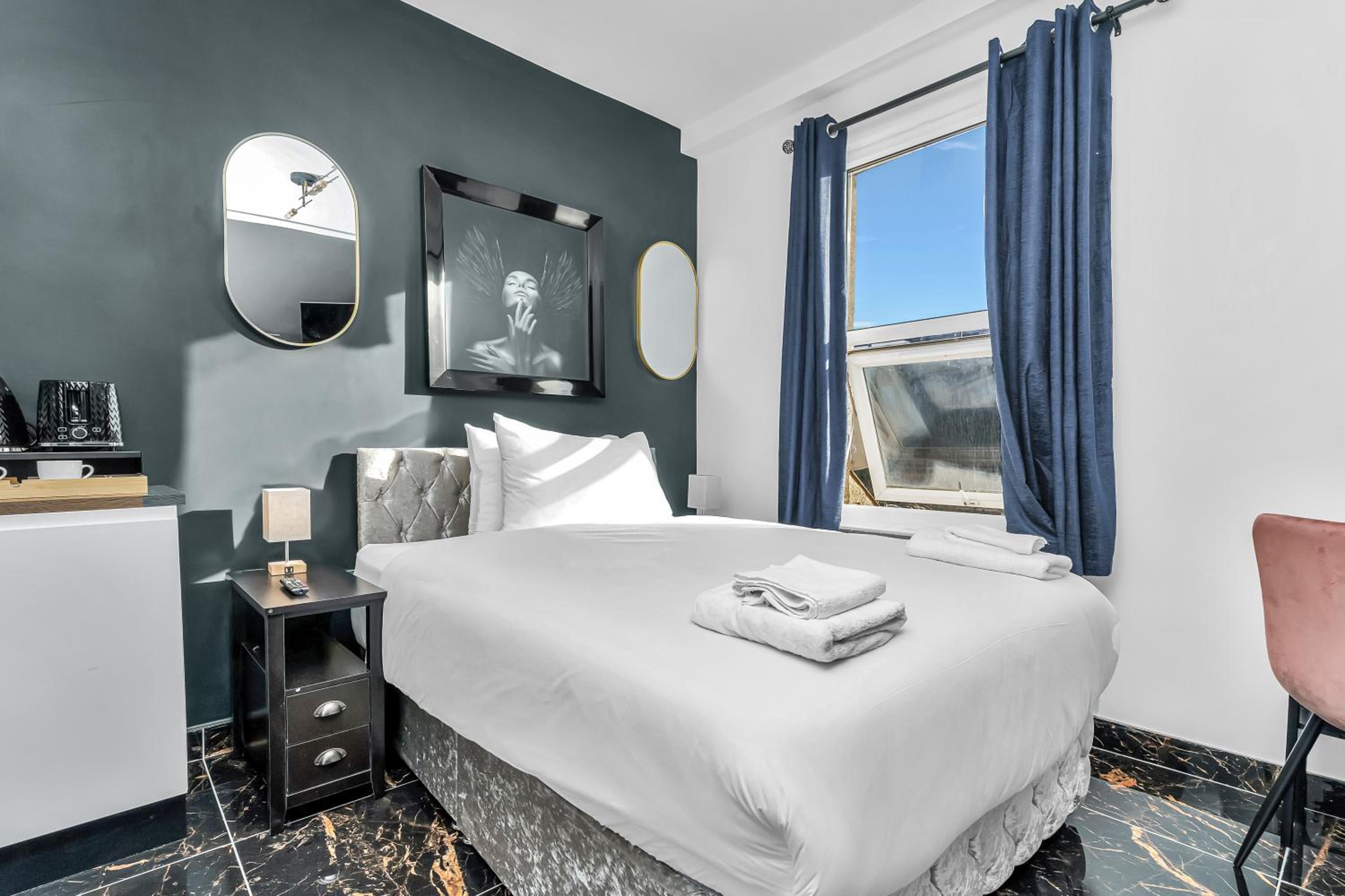 Double Room with Private Bathroom photo 3