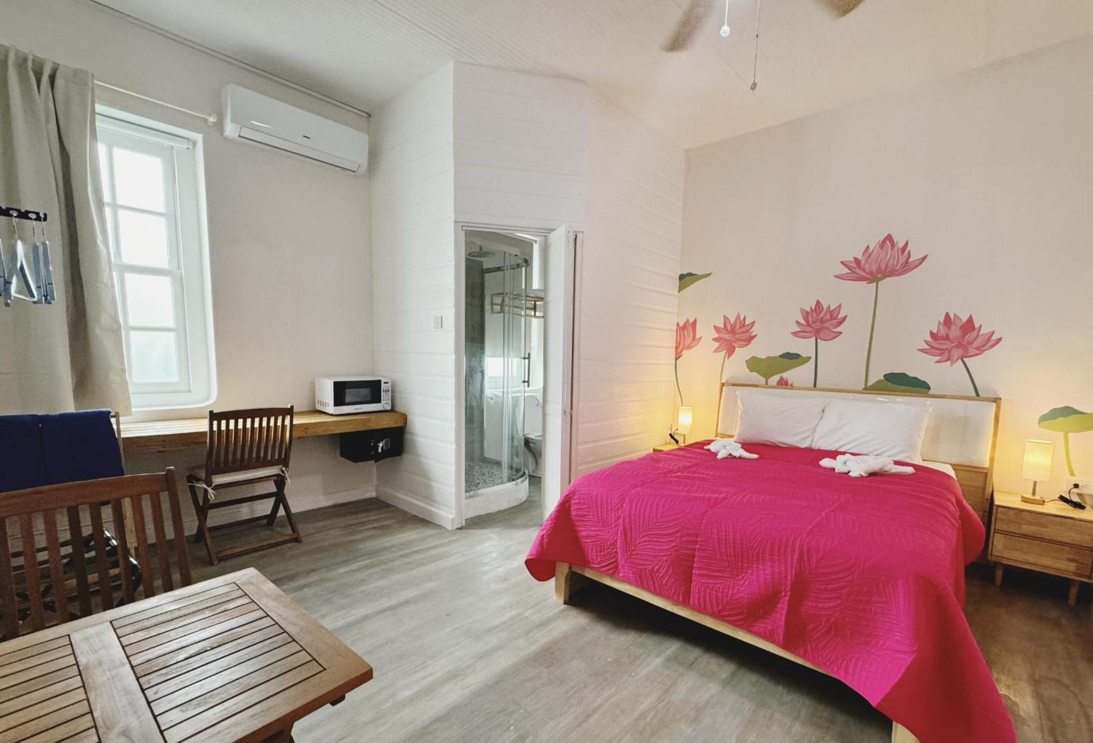 Queen Room photo 1