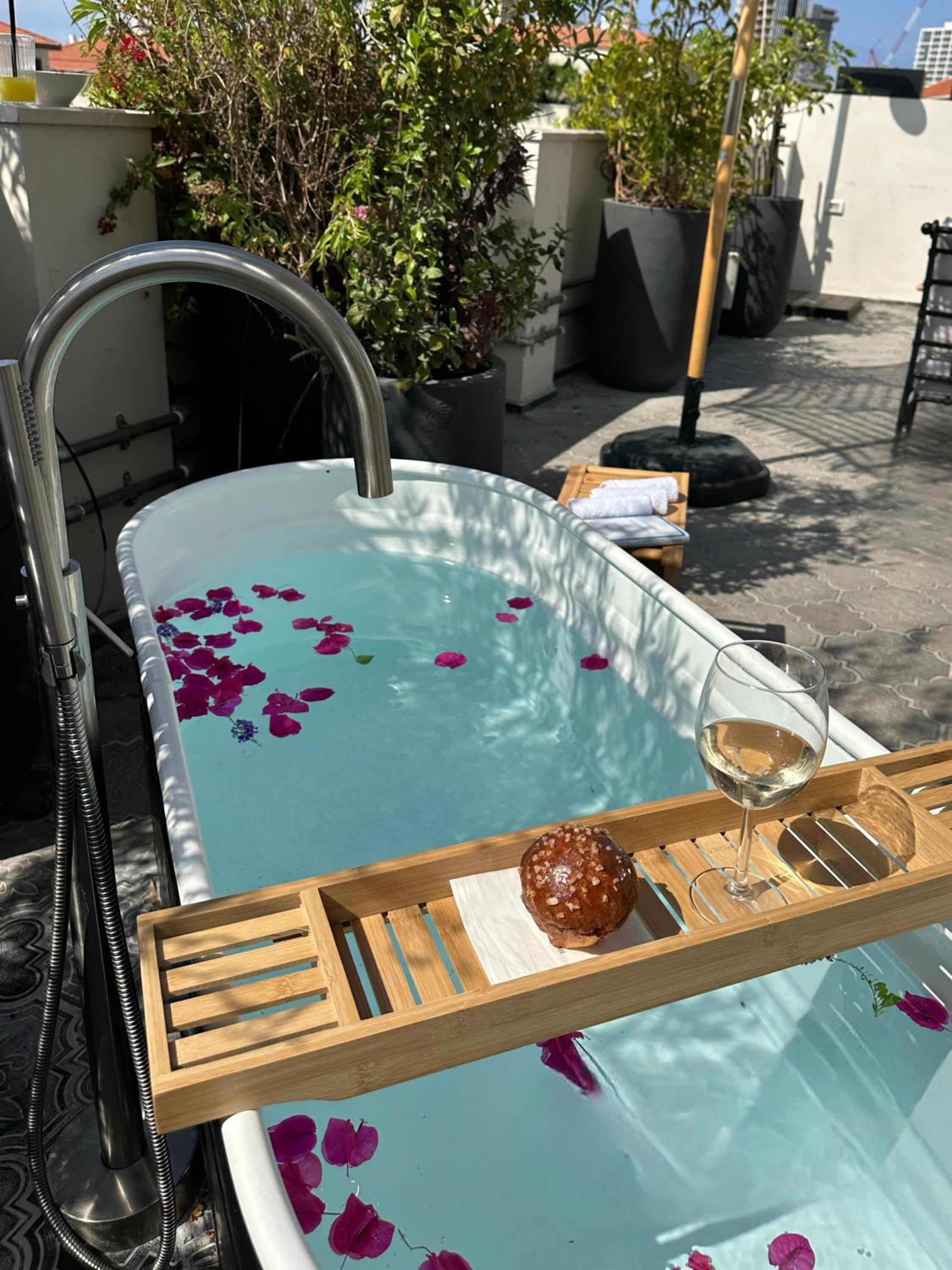Mini Premium Room with Rooftop & Outdoor Bath - Photo 18