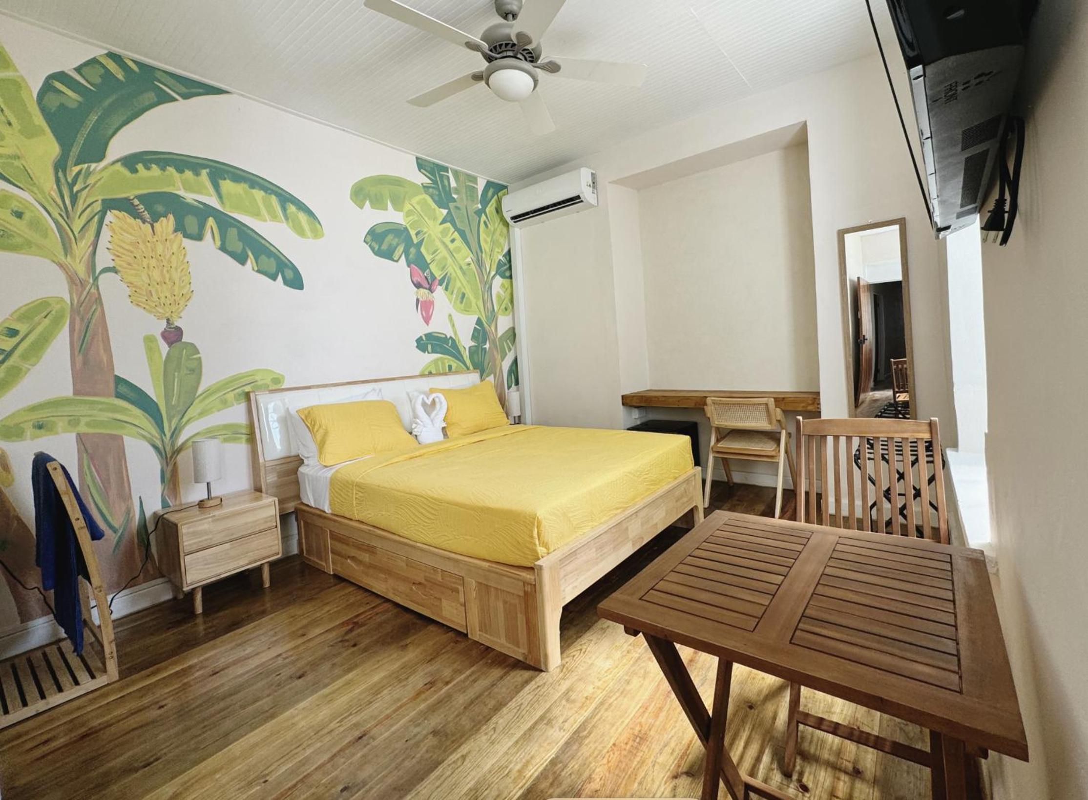 Queen Room photo 1