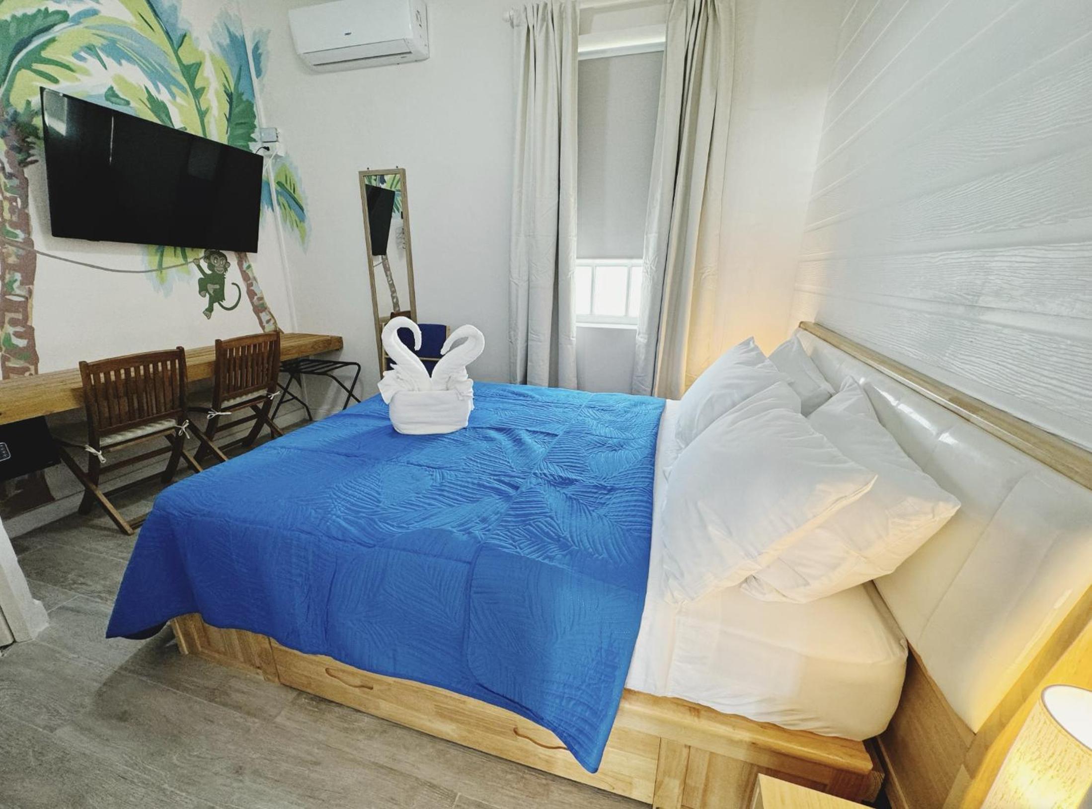 Queen Room photo 1