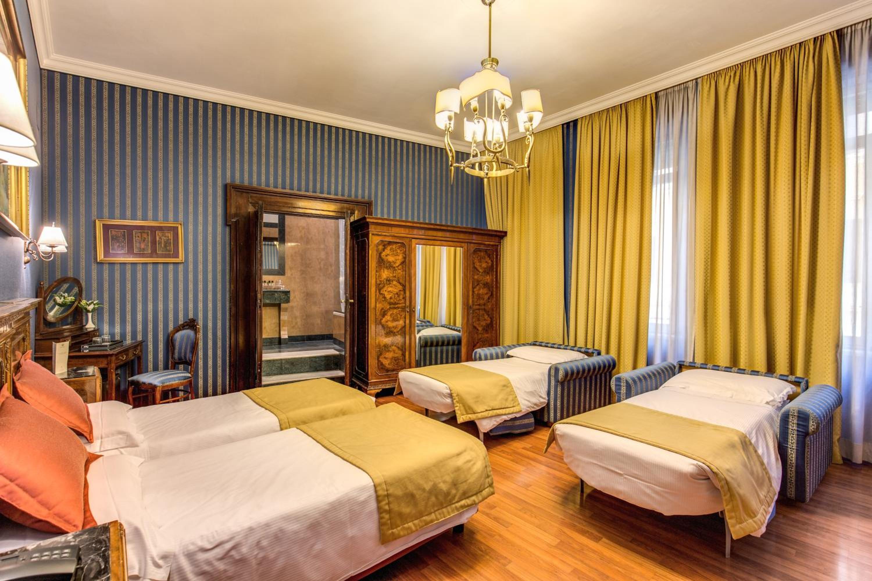 Quadruple Room thumbnail 5