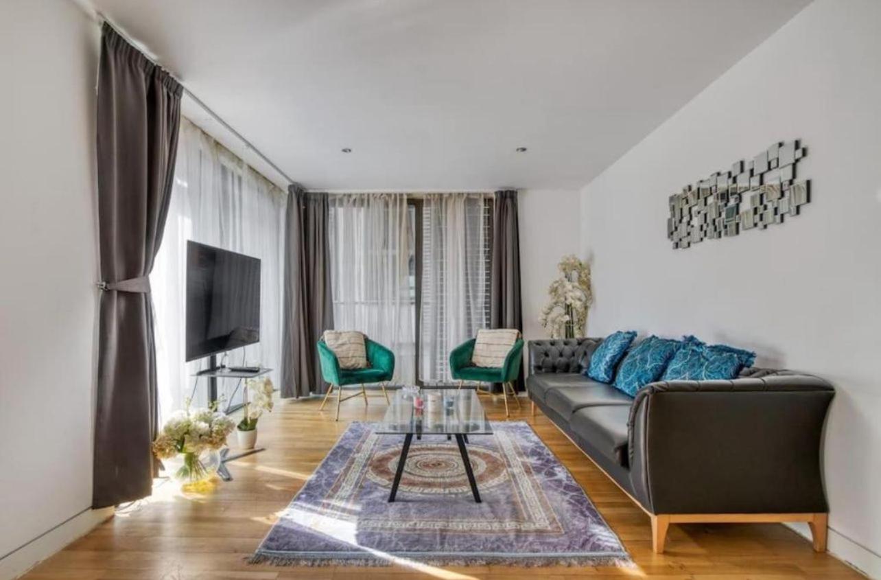 Three-Bedroom Apartment photo 1
