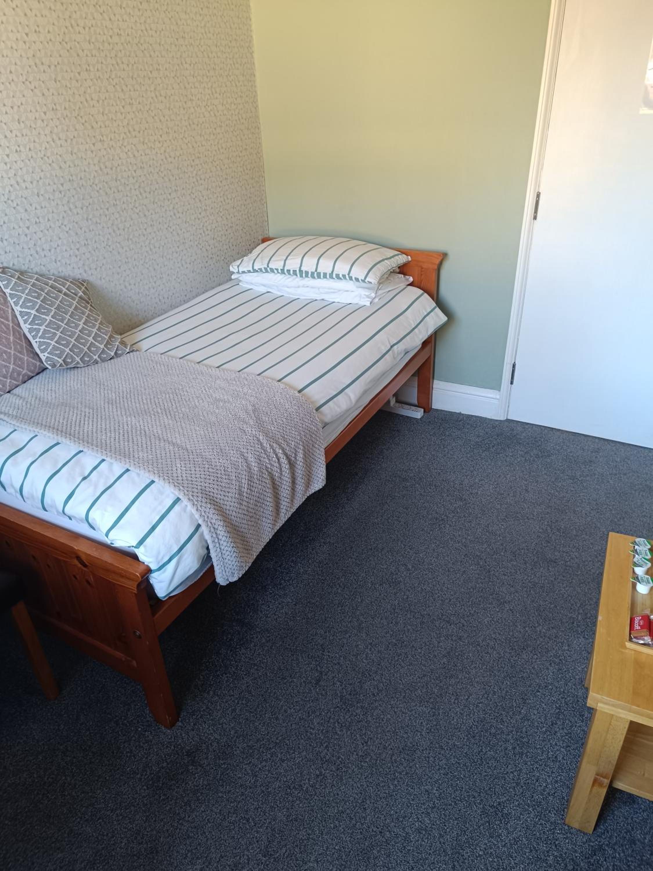 Single Room with Private External Bathroom photo 1