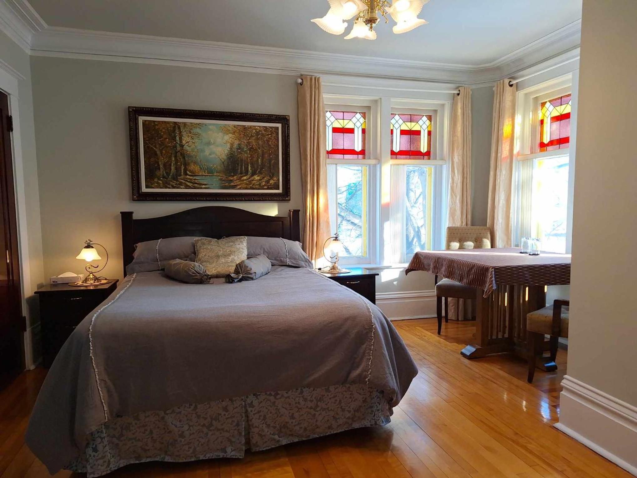 Queen Room photo 1