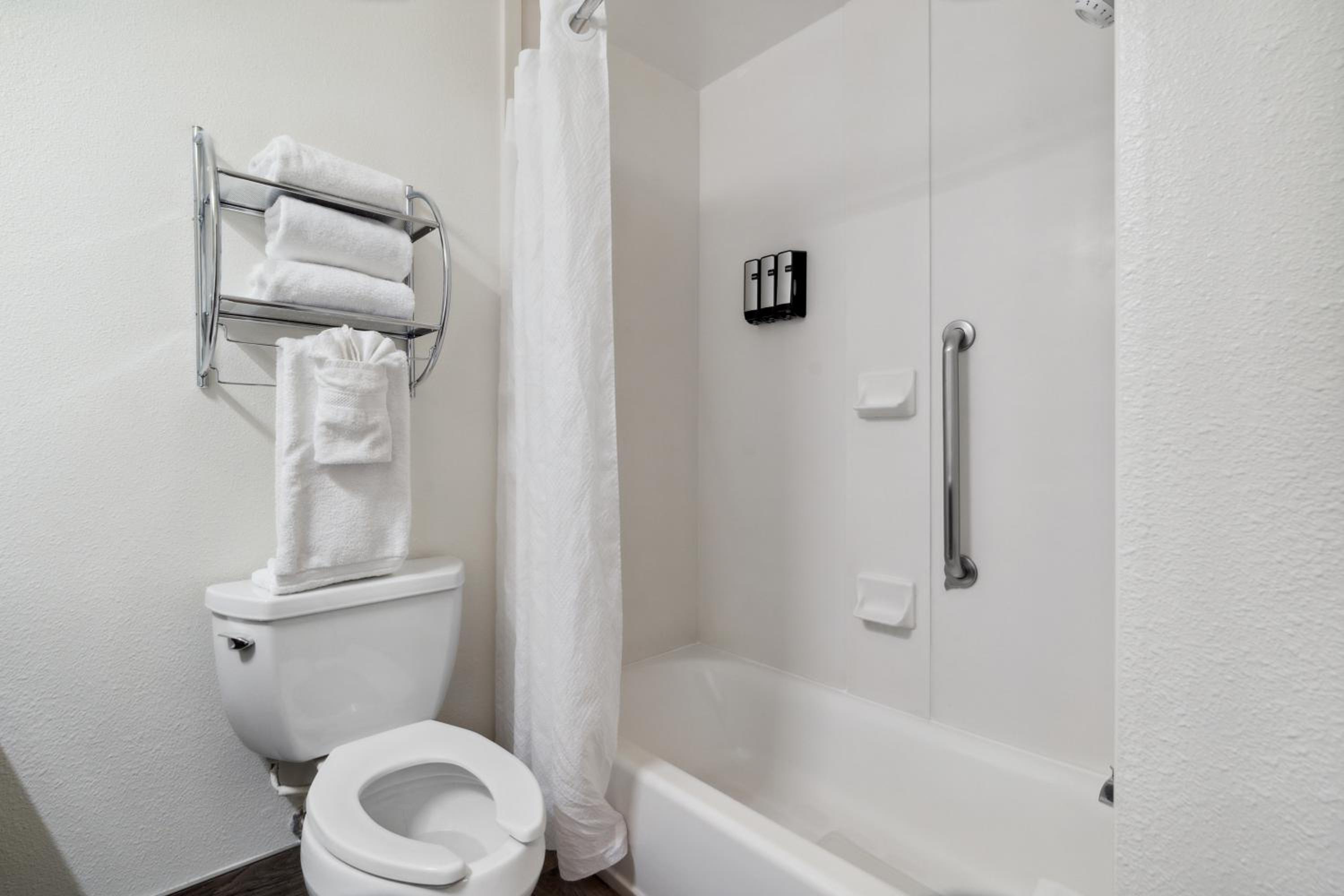 King Room - Disability Access/Non-Smoking - Photo 20