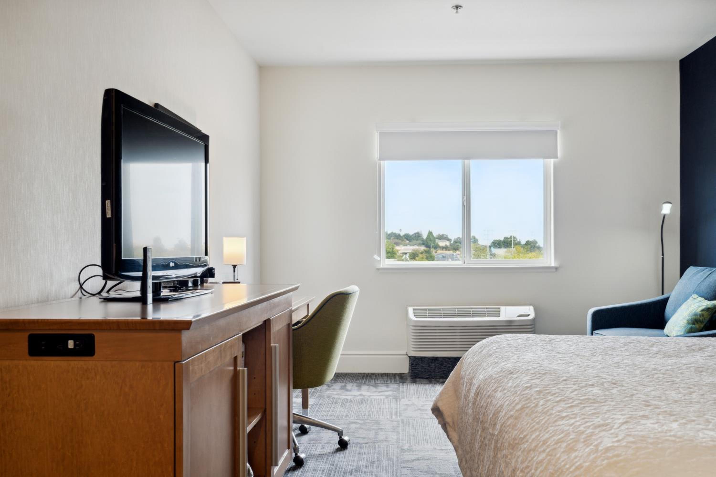 King Room - Disability Access/Non-Smoking - Photo 19