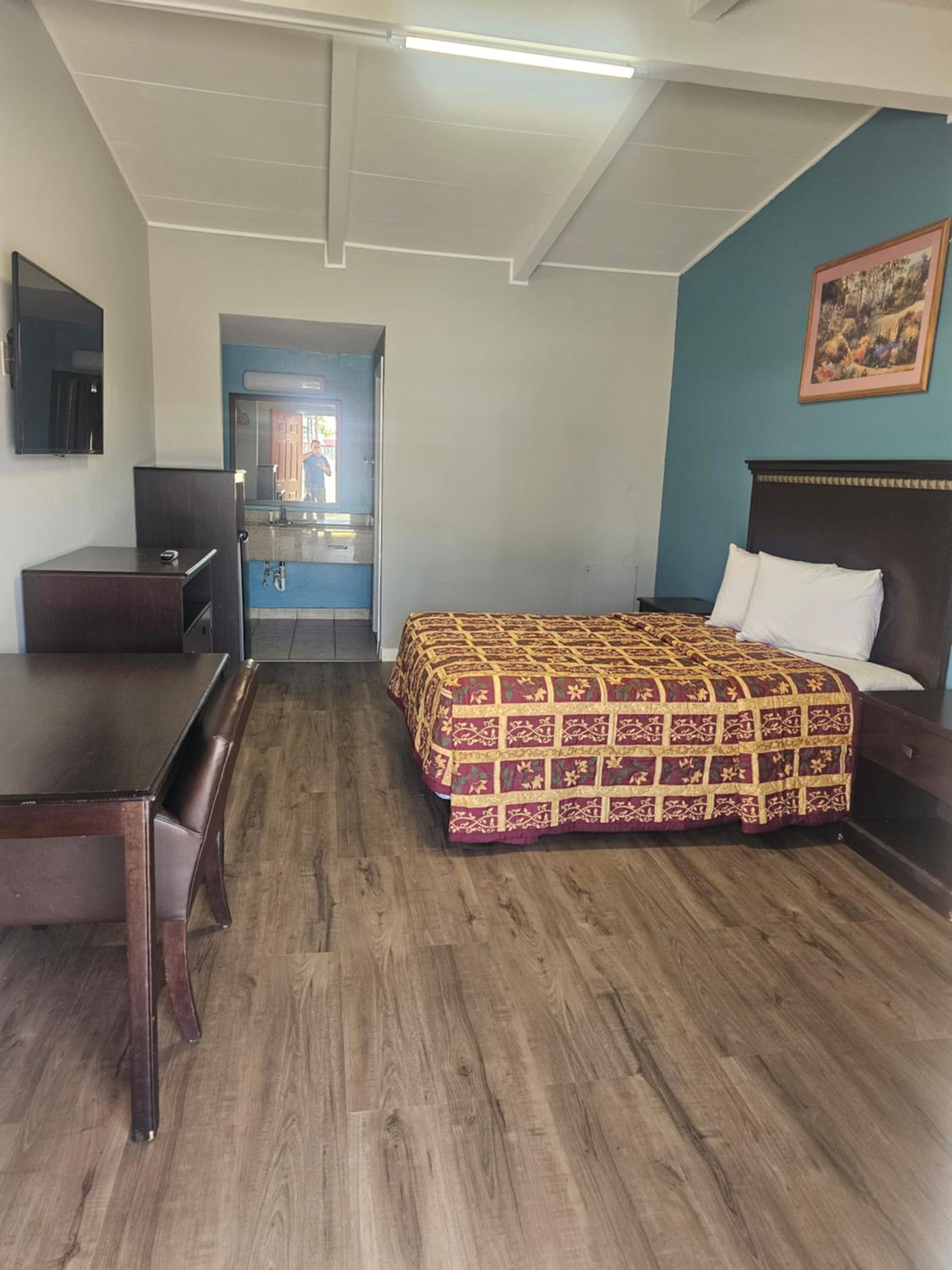 Queen Room photo 1