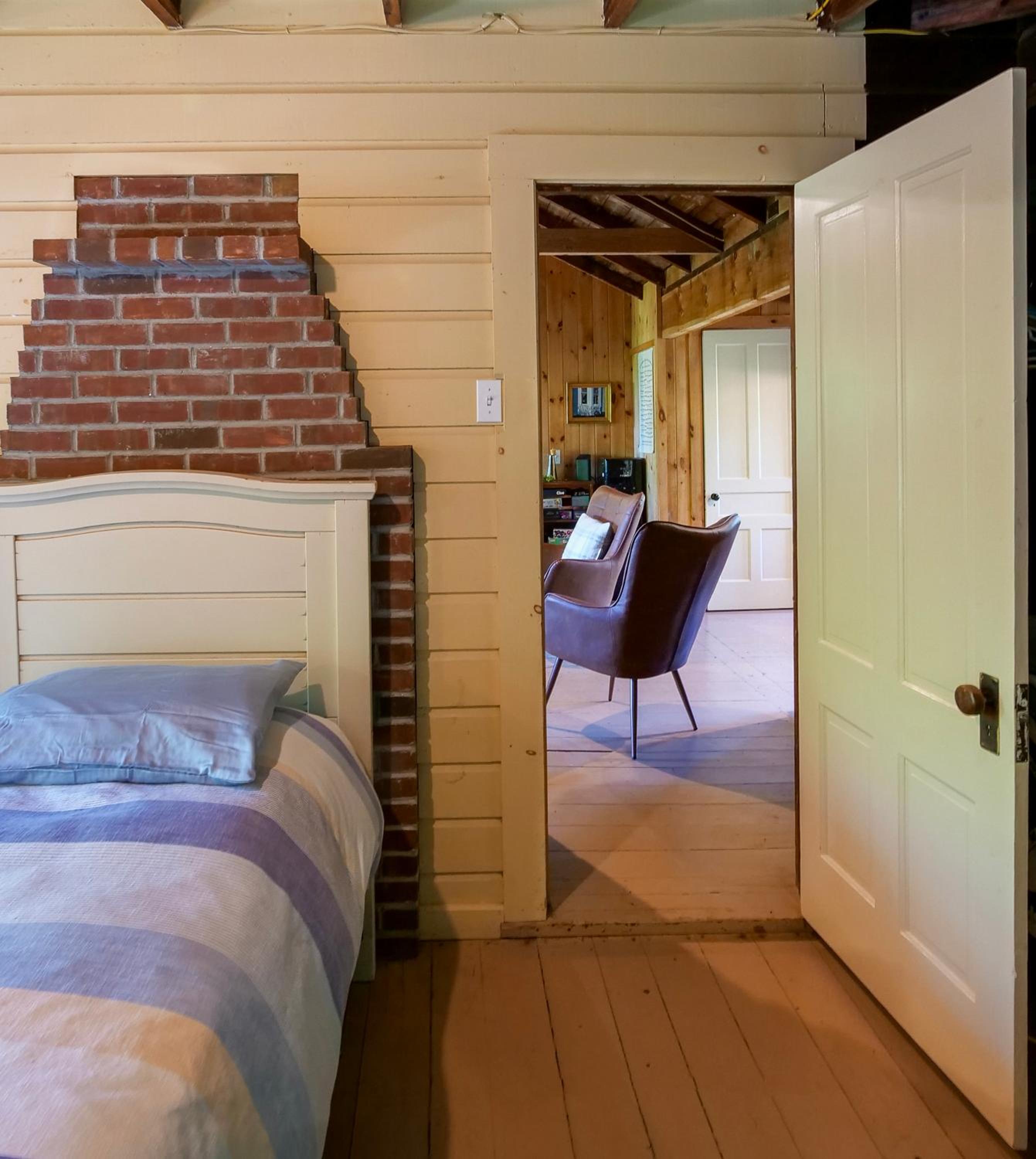 Four-Bedroom House photo 3
