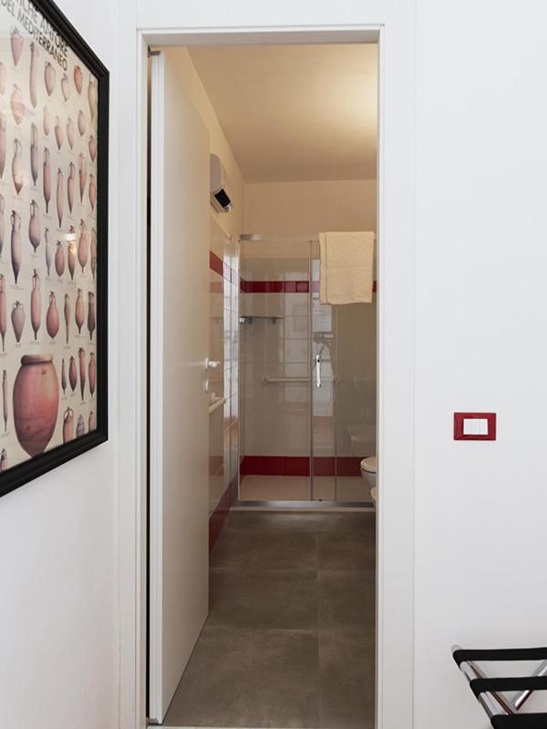 Large Double Room - Photo 6