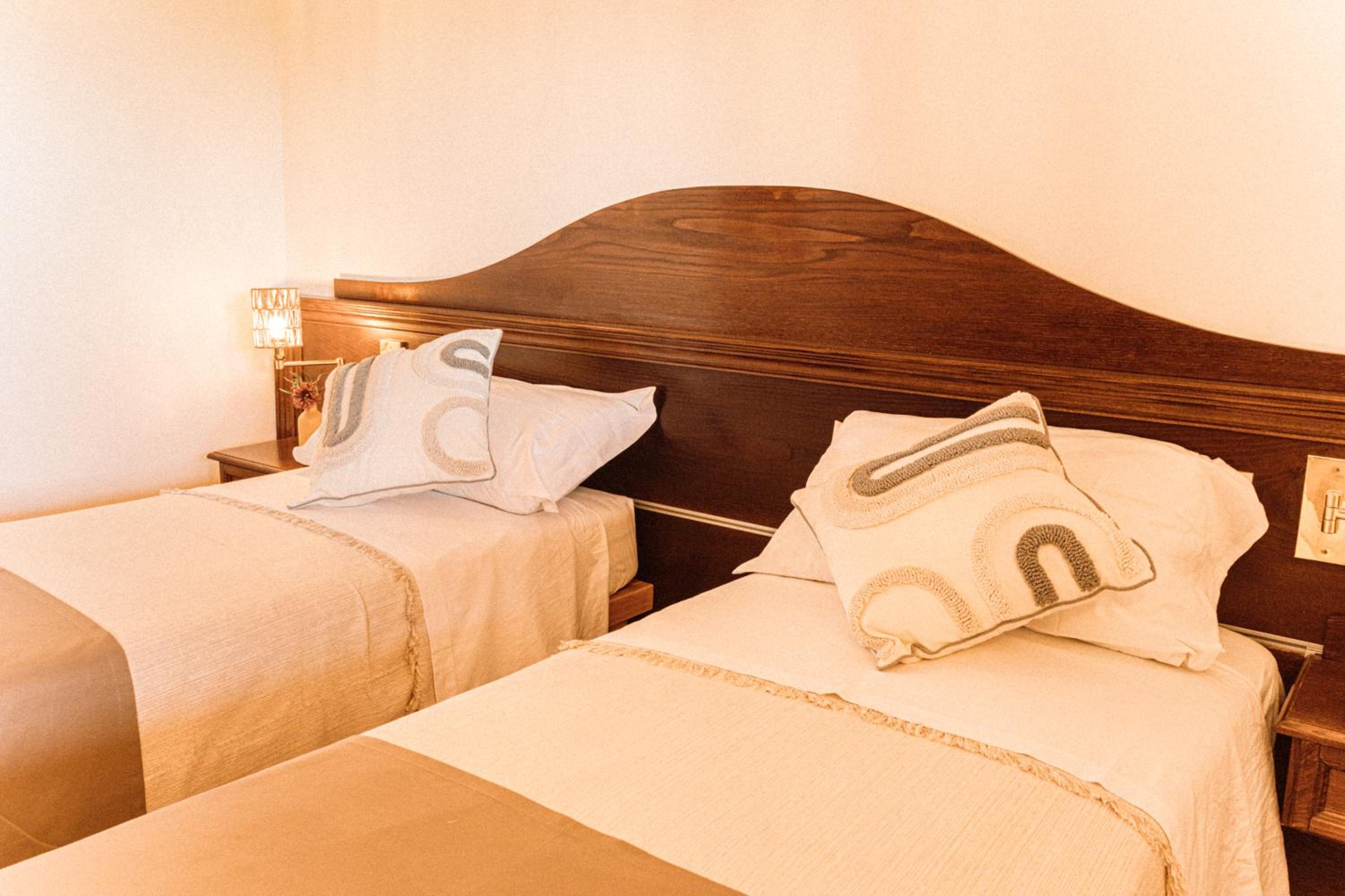 Double or Twin Room with Mountain View photo 3