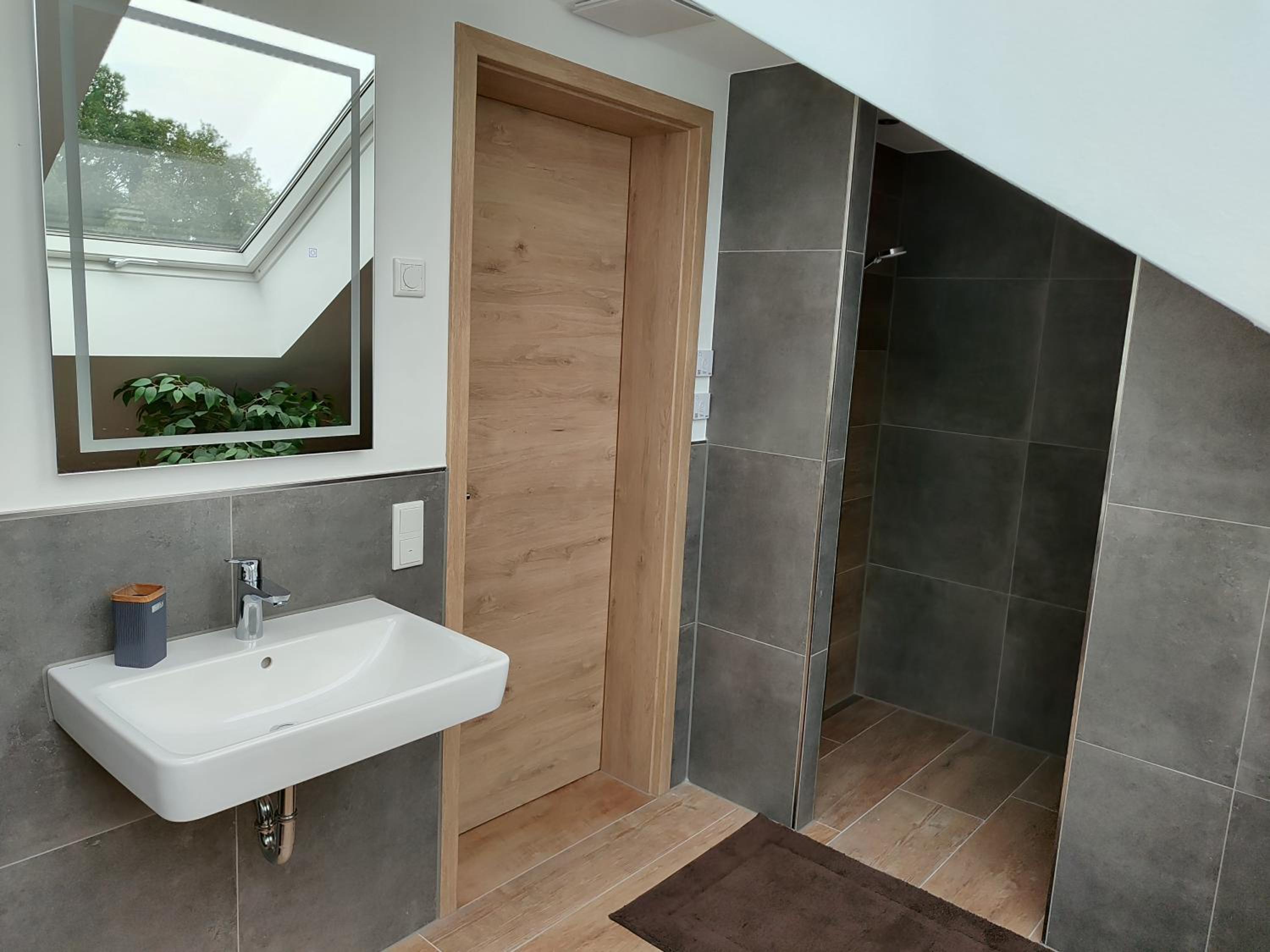 One-Bedroom Apartment with Balcony photo 3