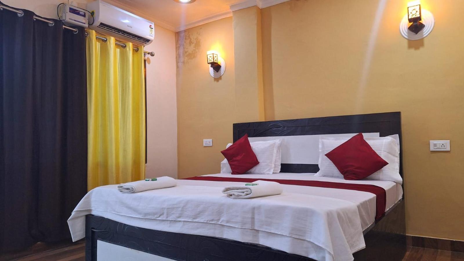 Deluxe Double Room with Balcony photo 3