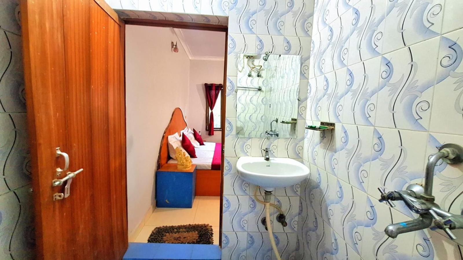 Standard King Room photo 1