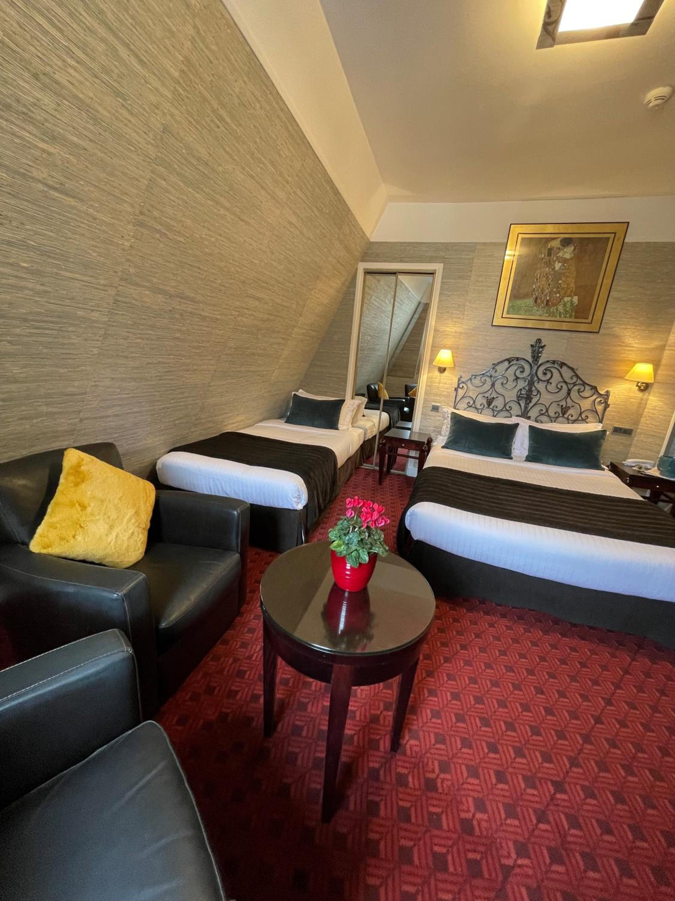 Deluxe Triple Room photo 2