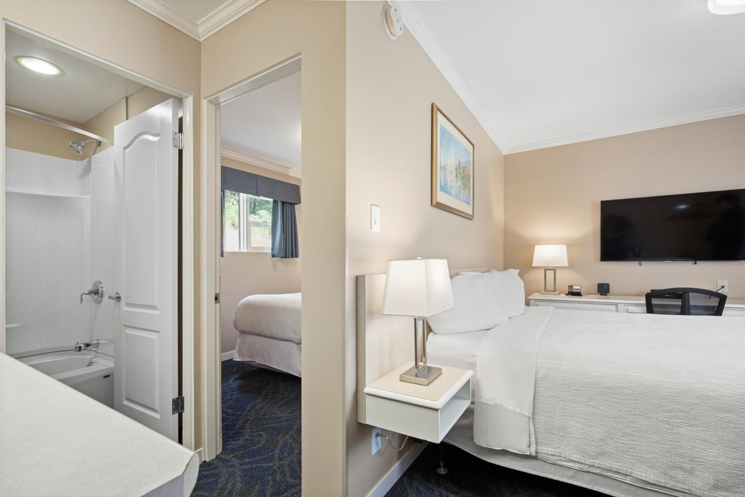 One Bedroom Suite (2 Queen beds)