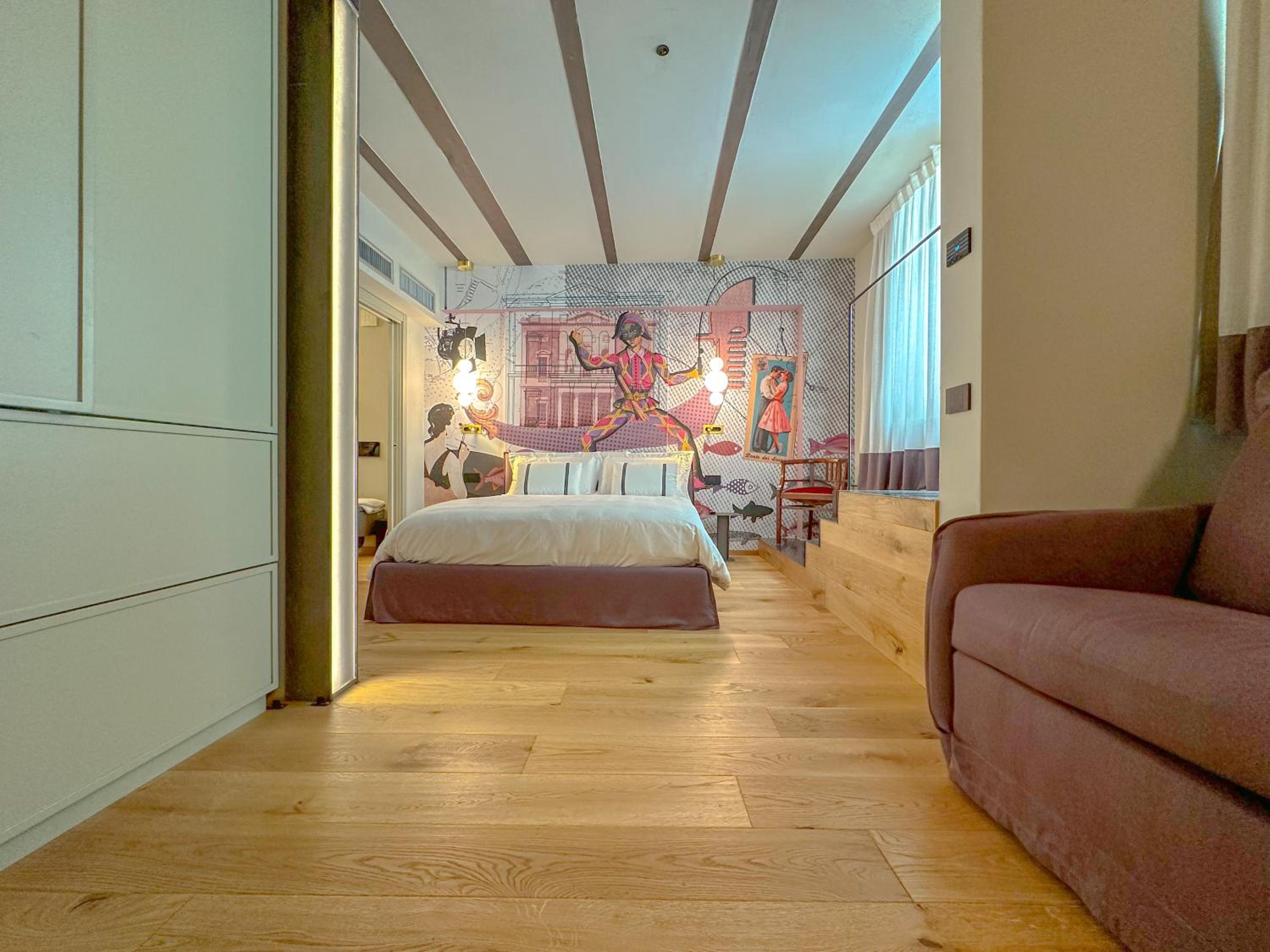 Deluxe King Room photo 1