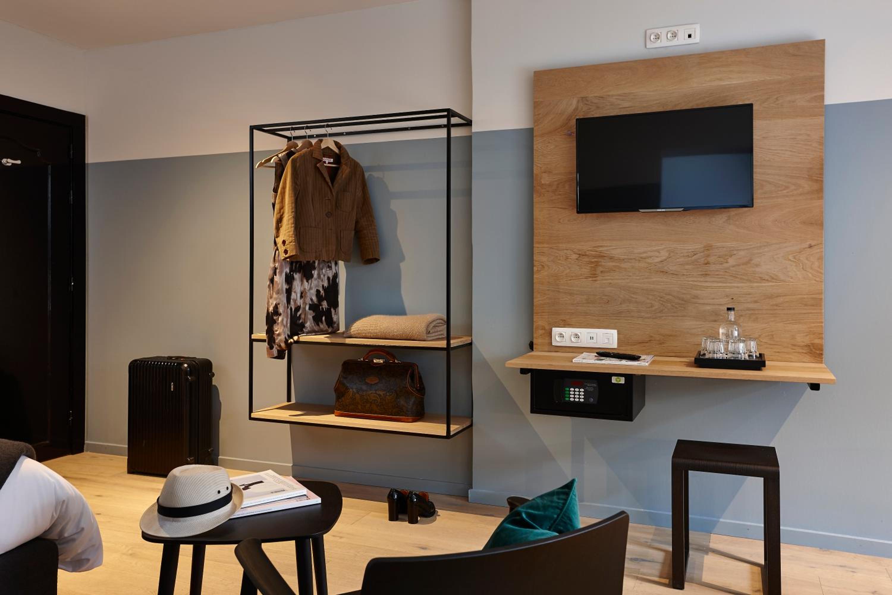 Standard Family Room - Photo 8