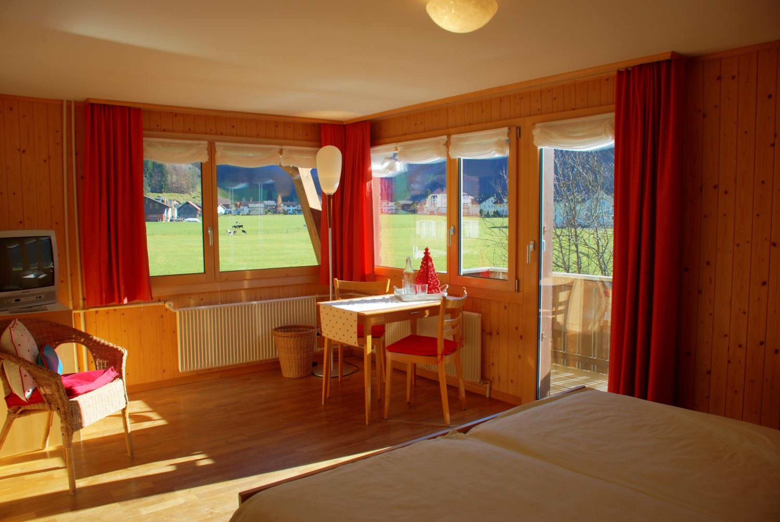 Large Double Room - Photo 6
