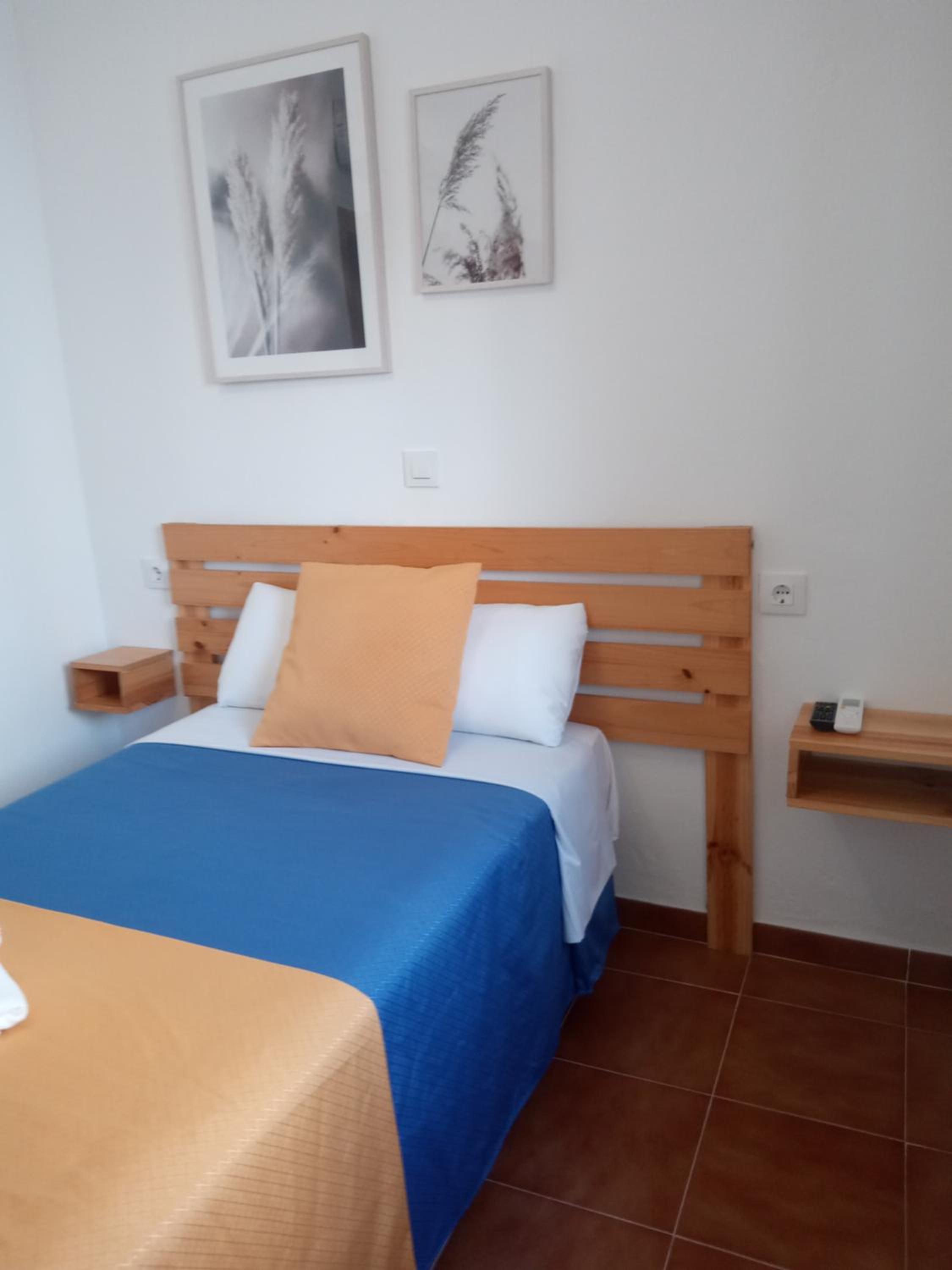 Standard Single Room with Shared Bathroom photo 3