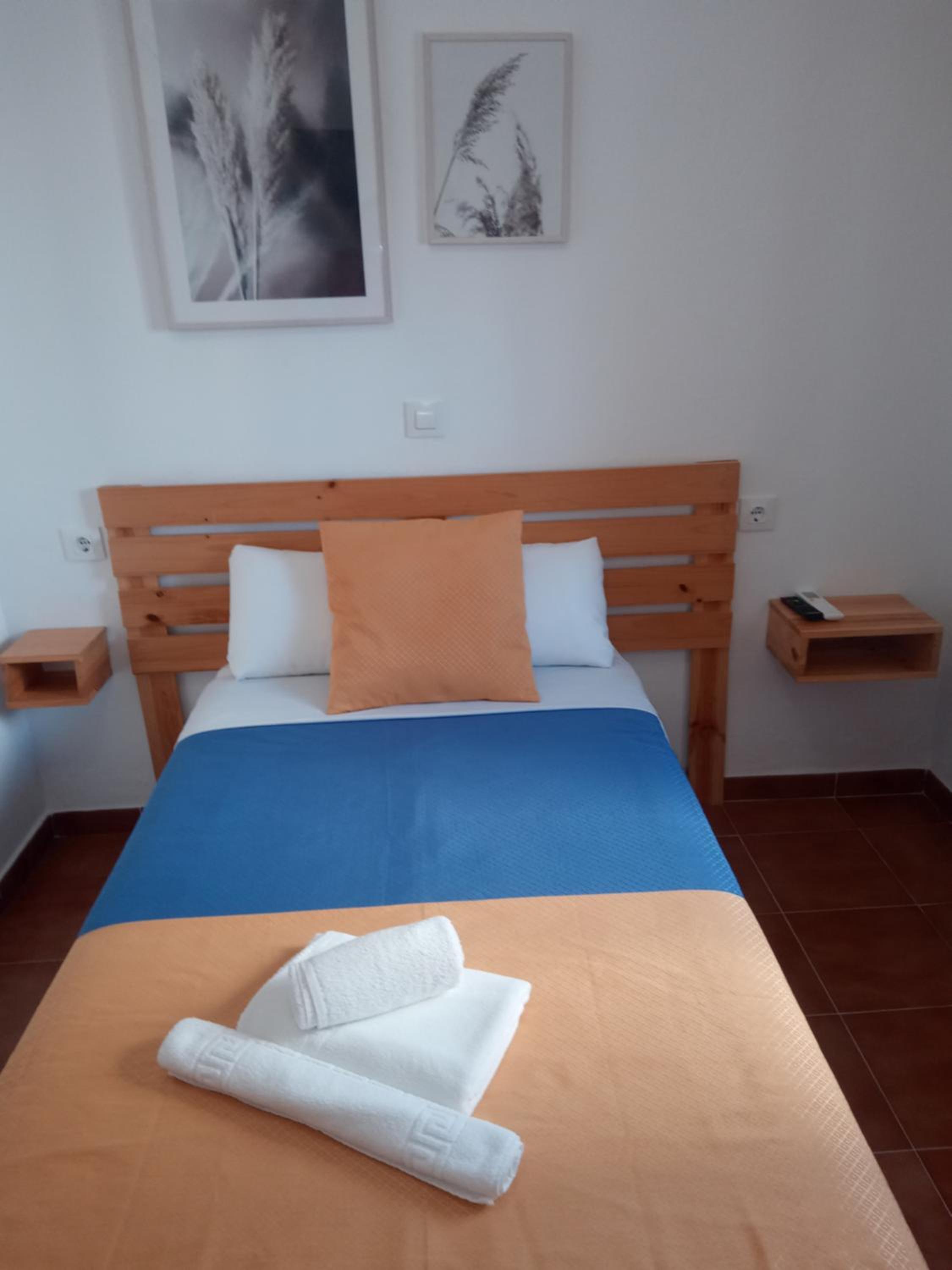 Standard Single Room with Shared Bathroom photo 2