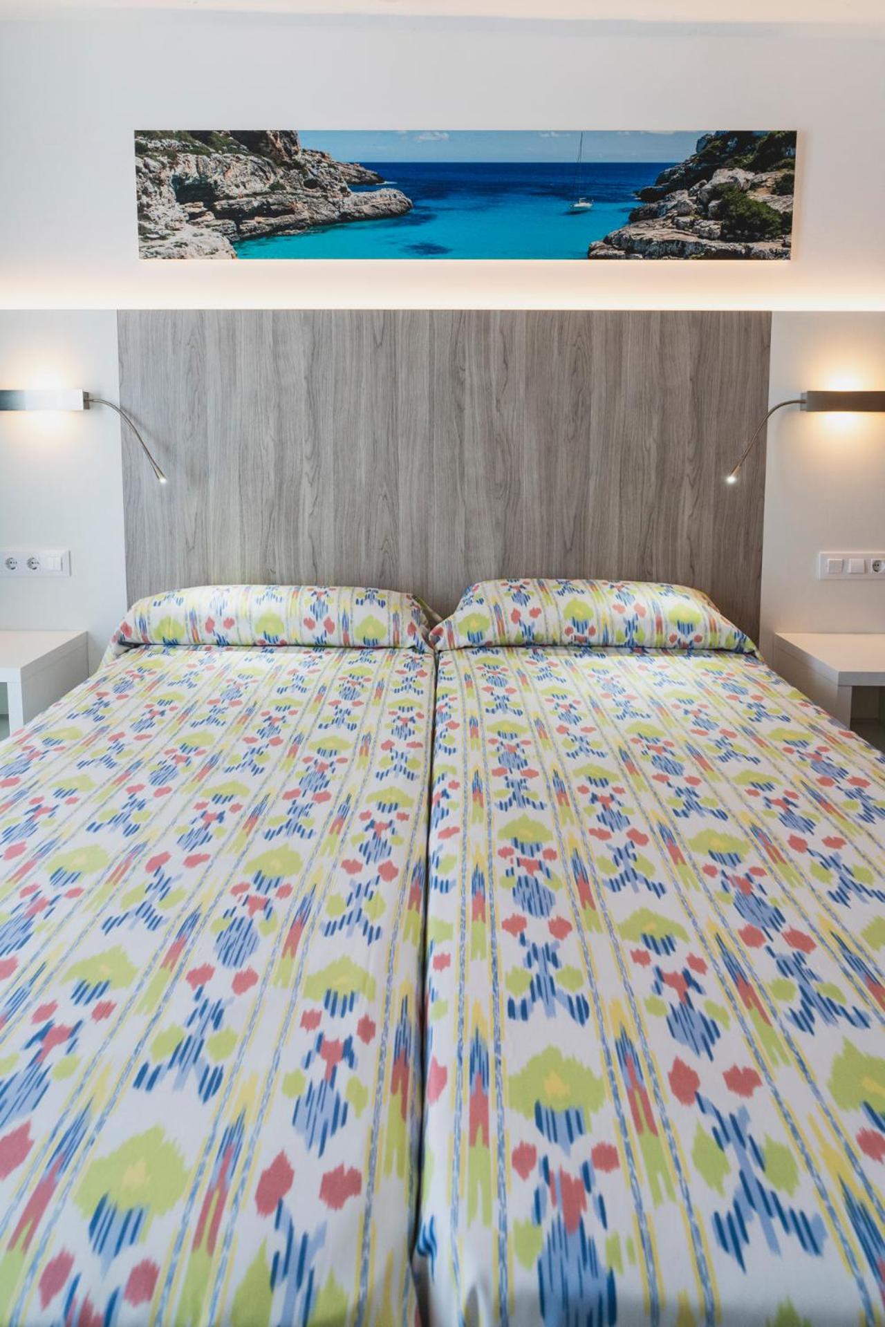 Large Premium Room (2 Adults + 1 Child up to 14 years) - Photo 3