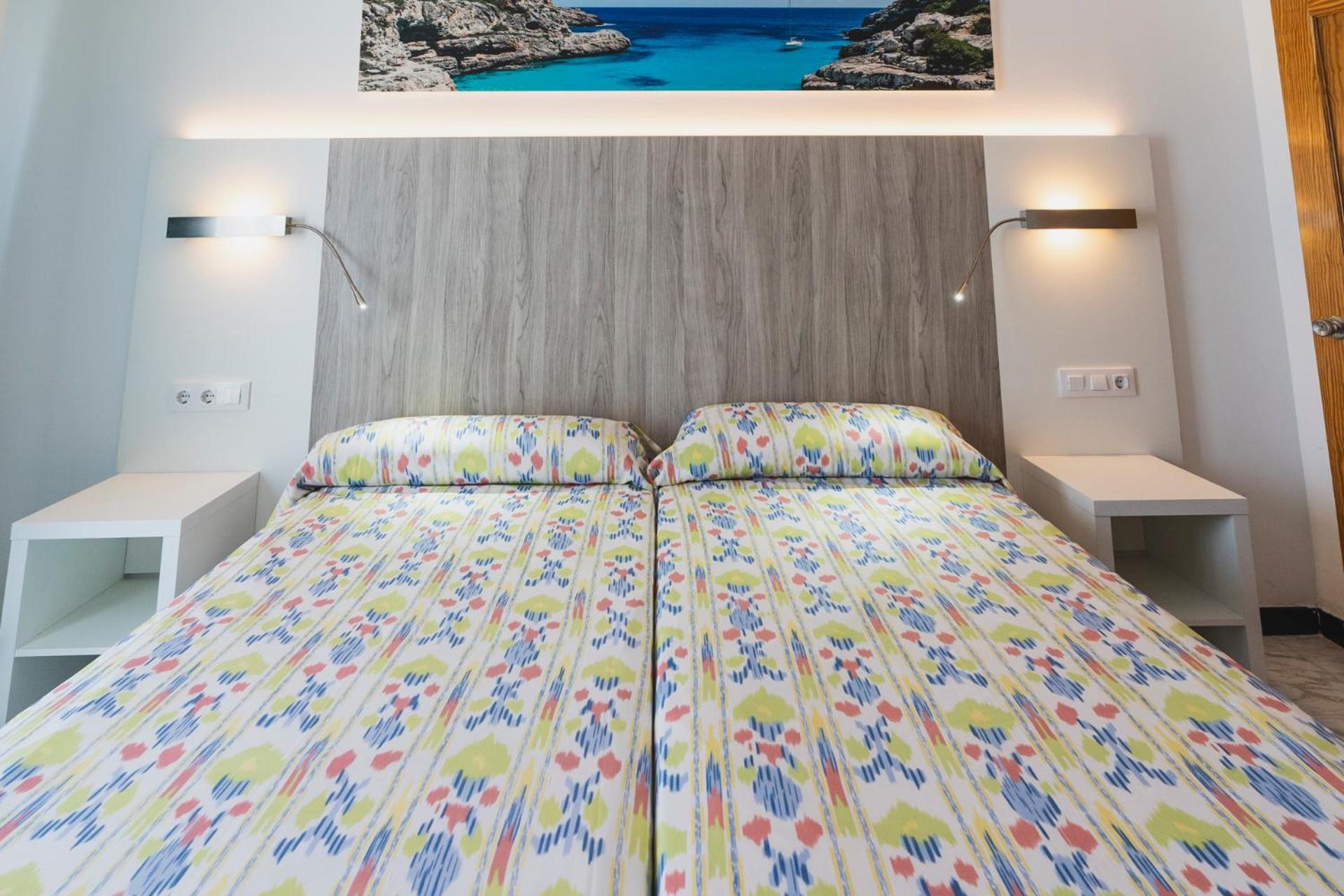 Large Premium Room (2 Adults + 1 Child up to 14 years) - Photo 2