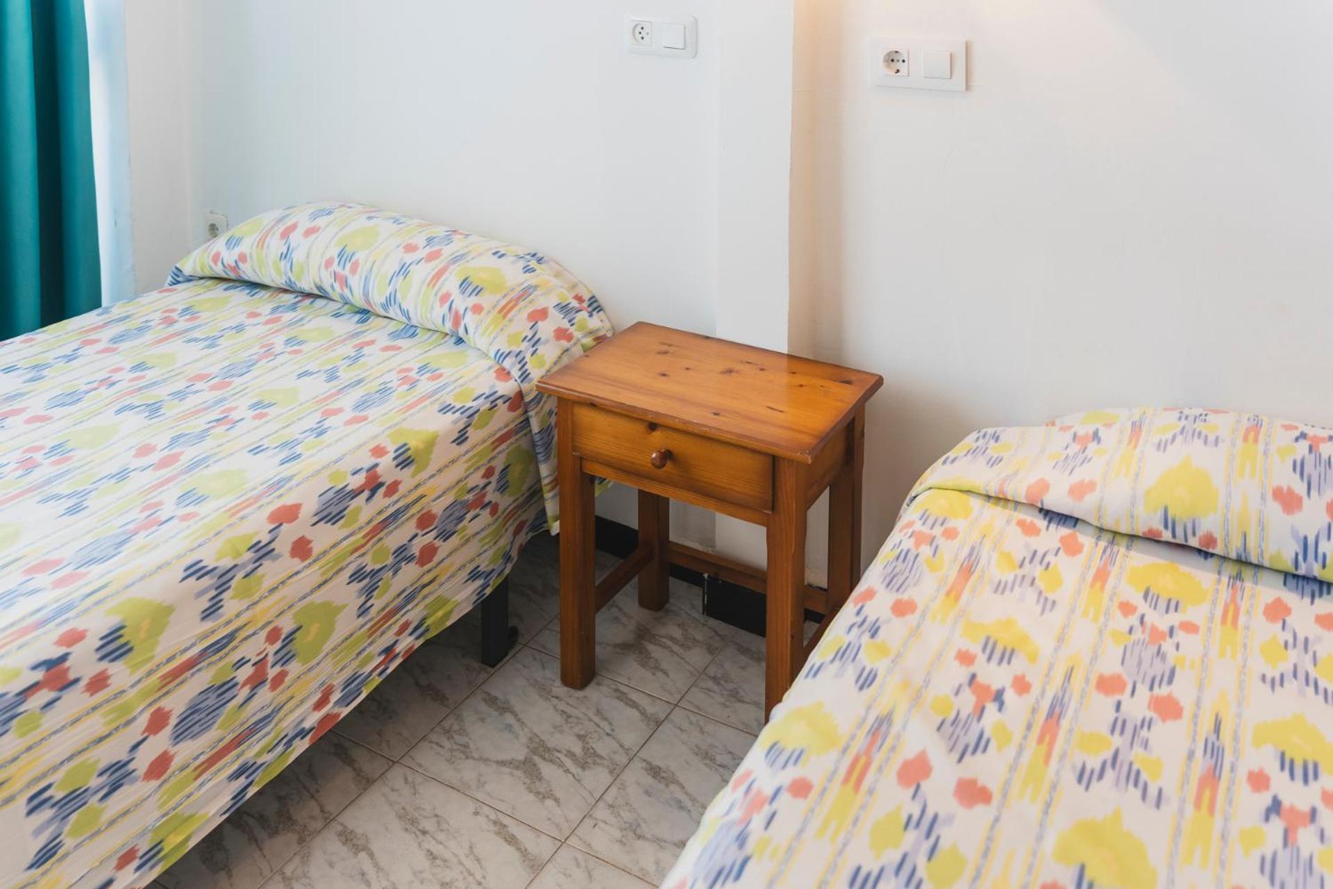 Twin Room with Balcony - Photo 4