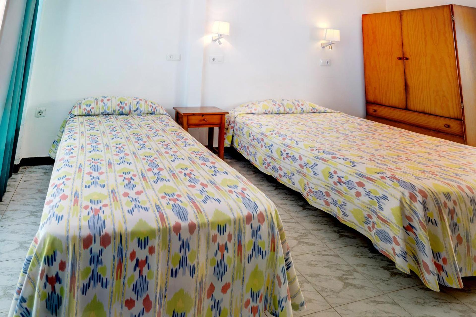 Twin Room with Balcony - Photo 1