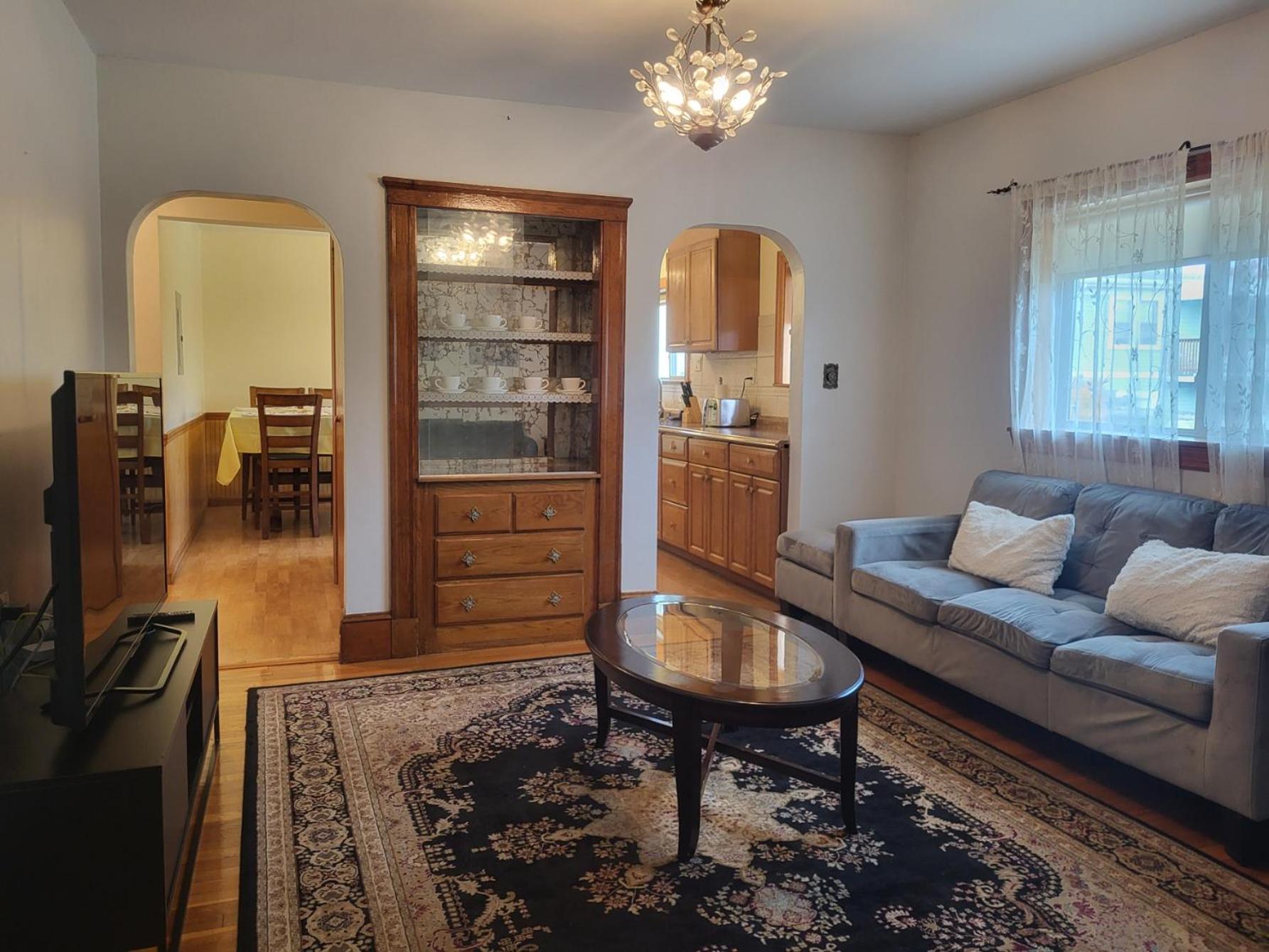 Family Room with Private Bathroom photo 2