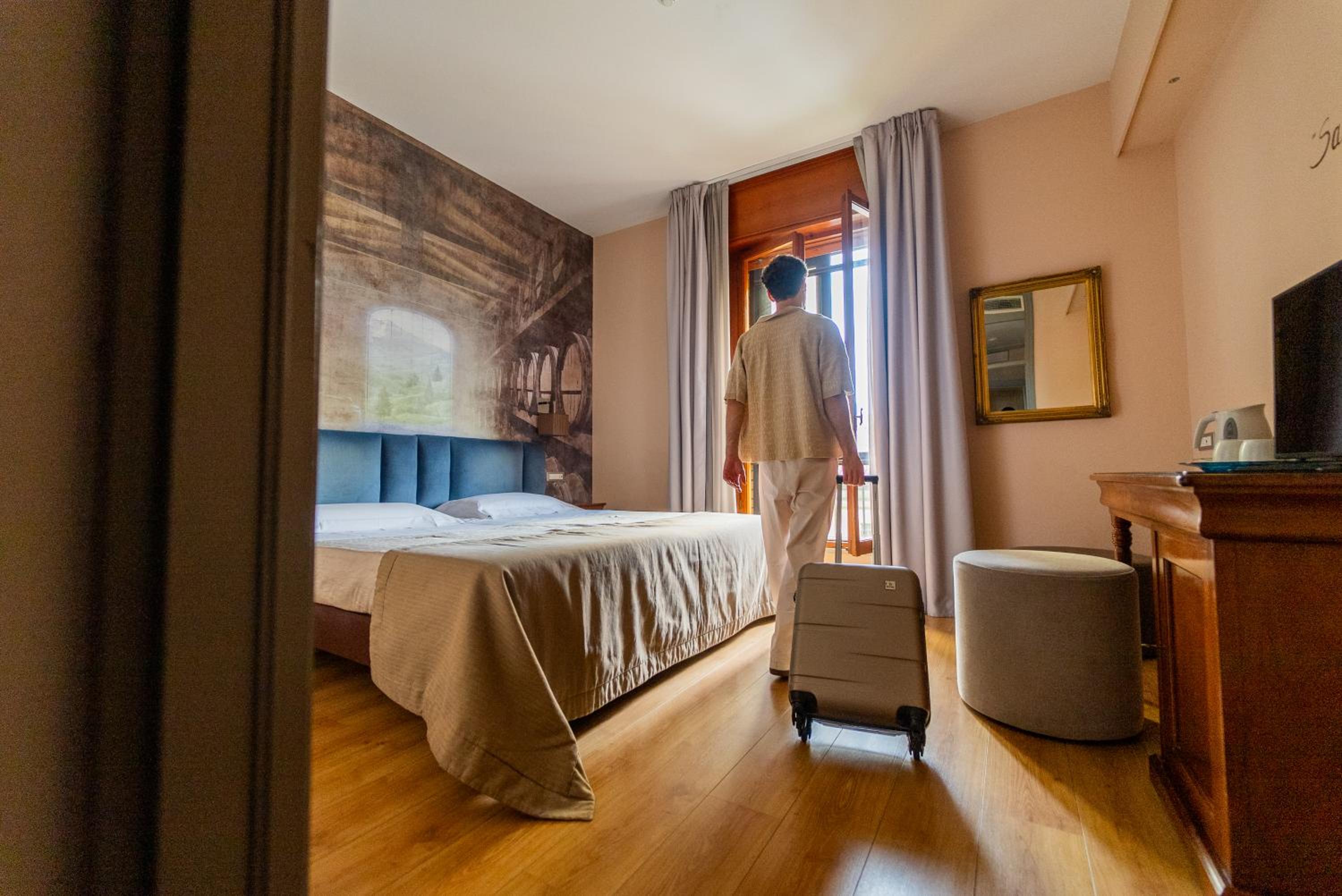 Double or Twin Room - Photo 6