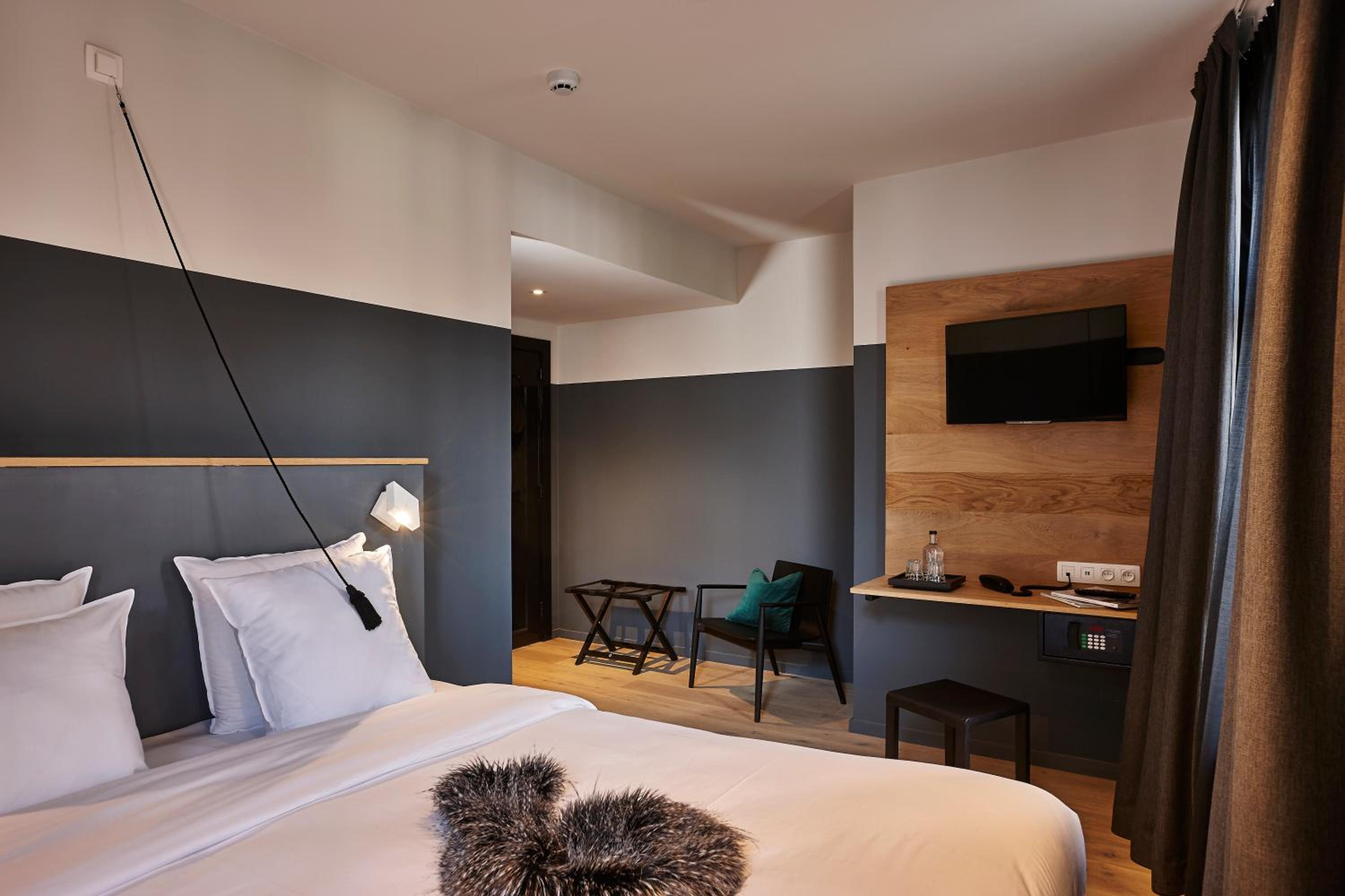 Superior Double Room with Canal View - Photo 6