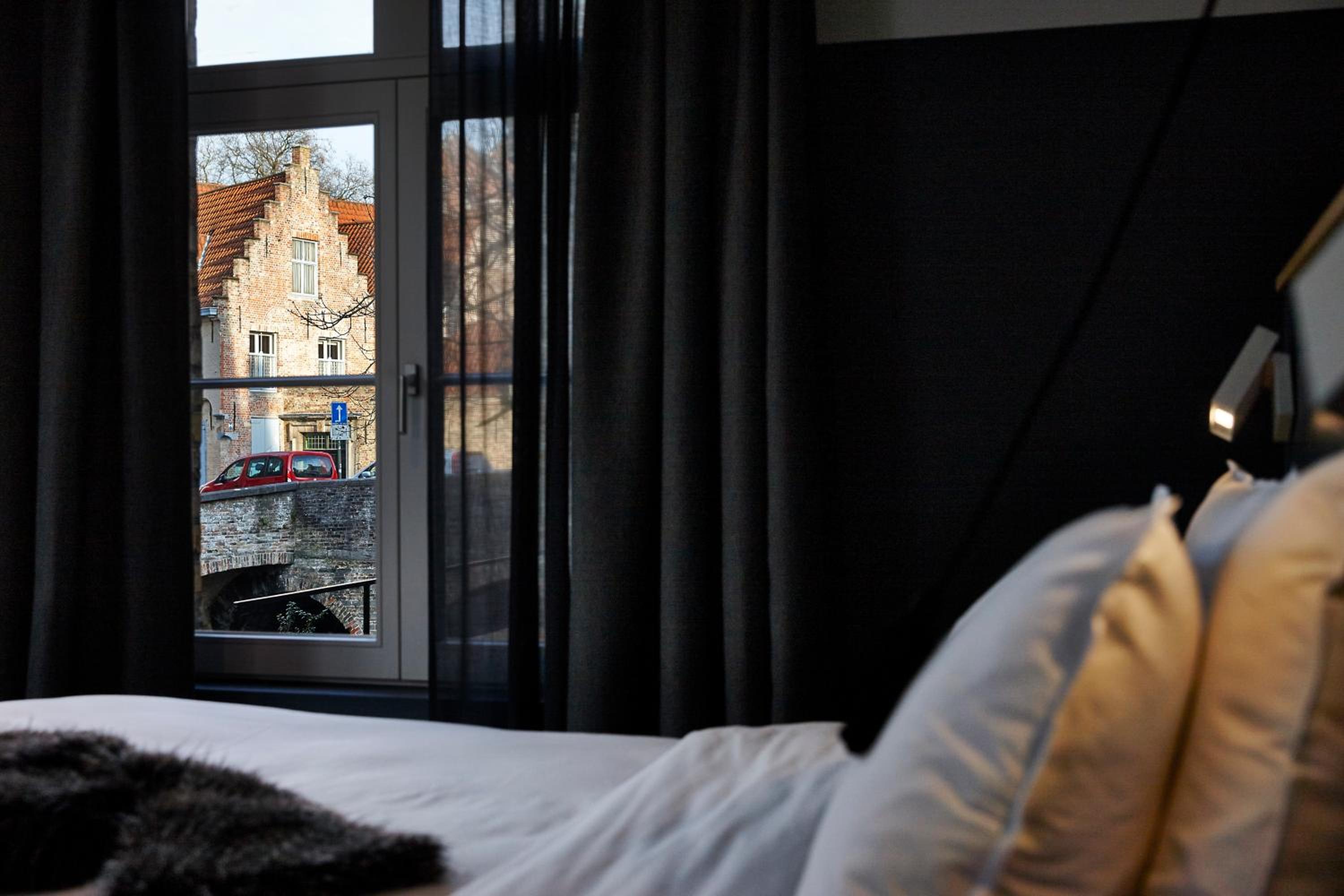 Superior Double Room with Canal View - Photo 2