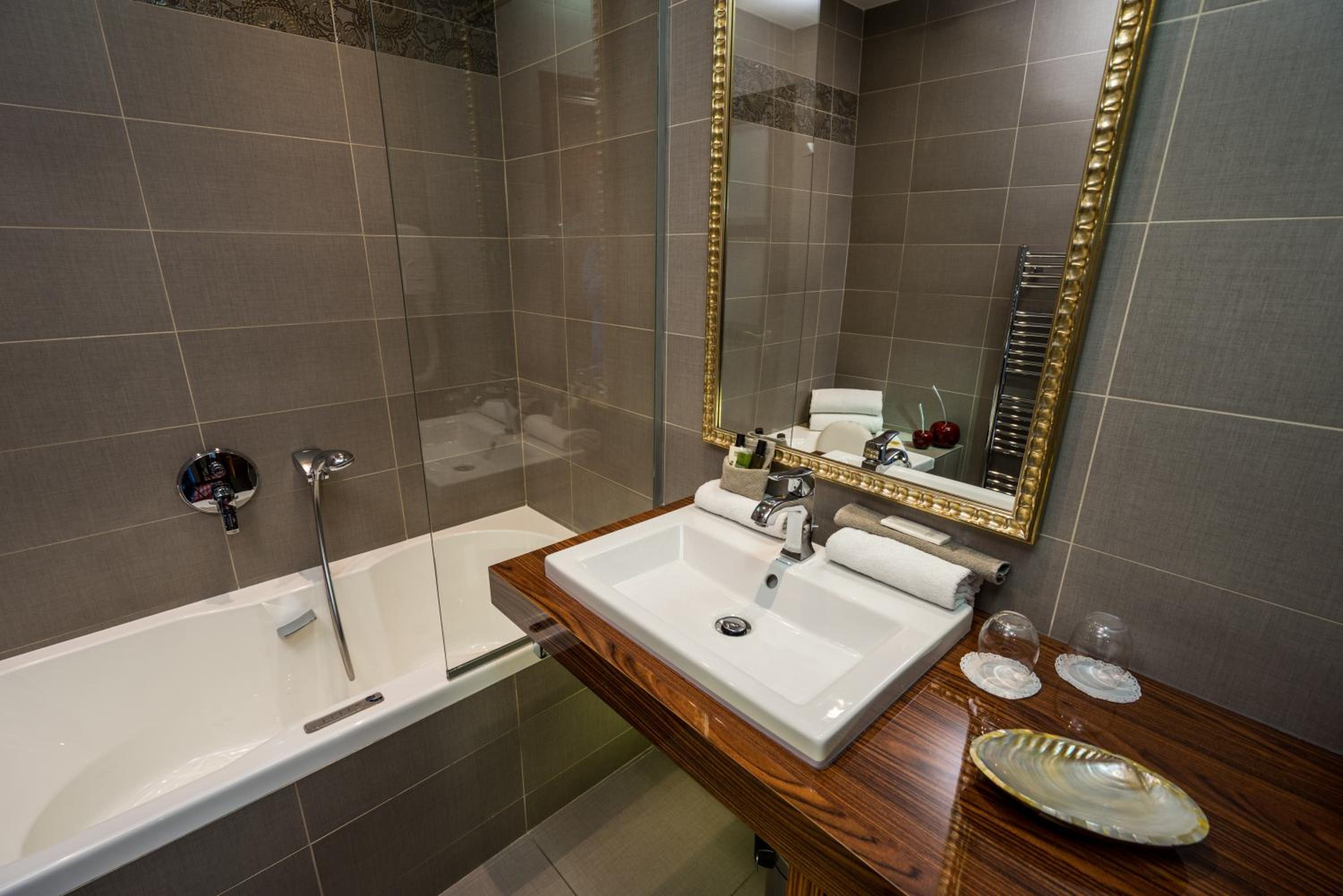 Privilege Room - Lake side with balcony - Double or Twin beds - Photo 3